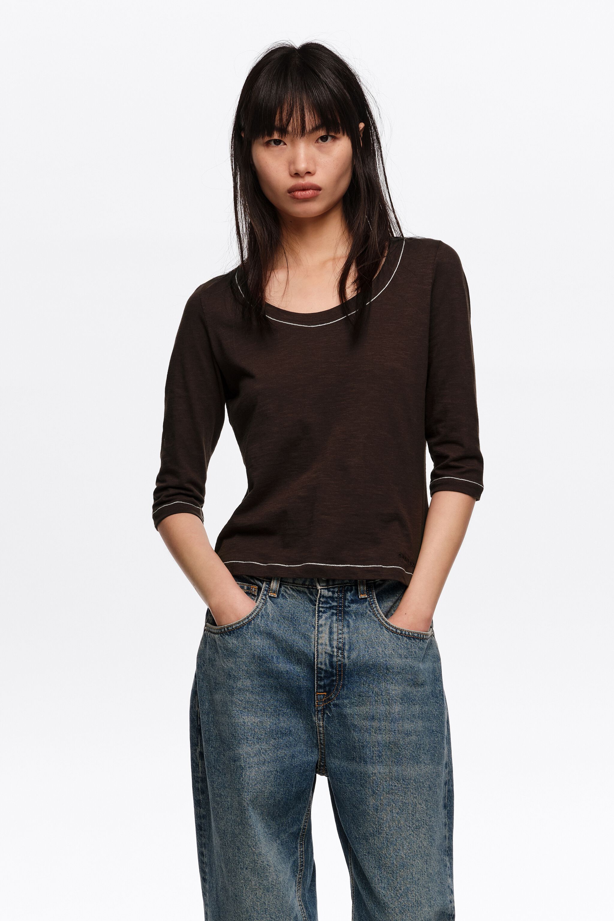 Dunkelbraunes T-Shirt mit 3/4-Arm