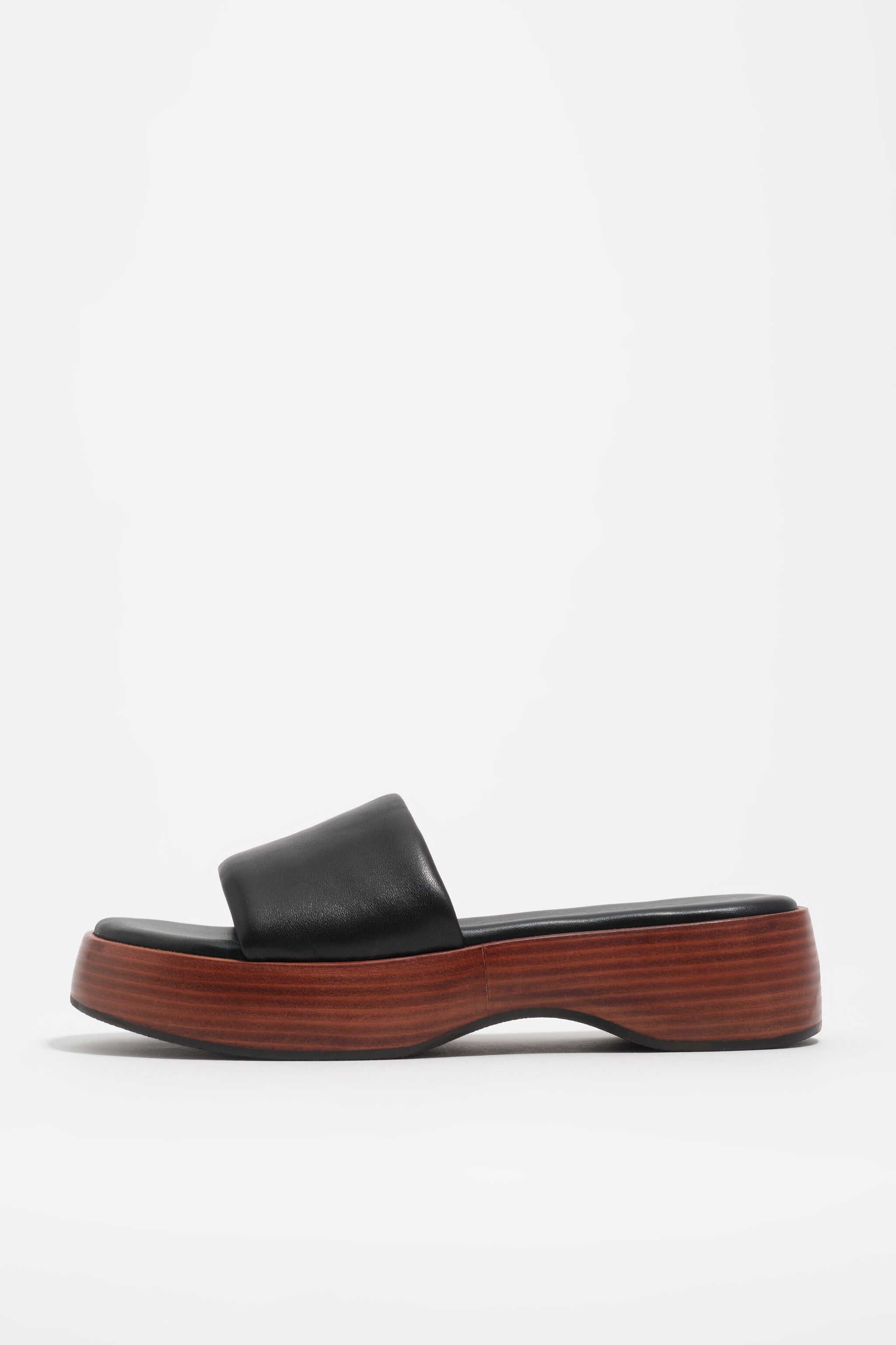 Schwarze Leder-Plattform-Sandalen