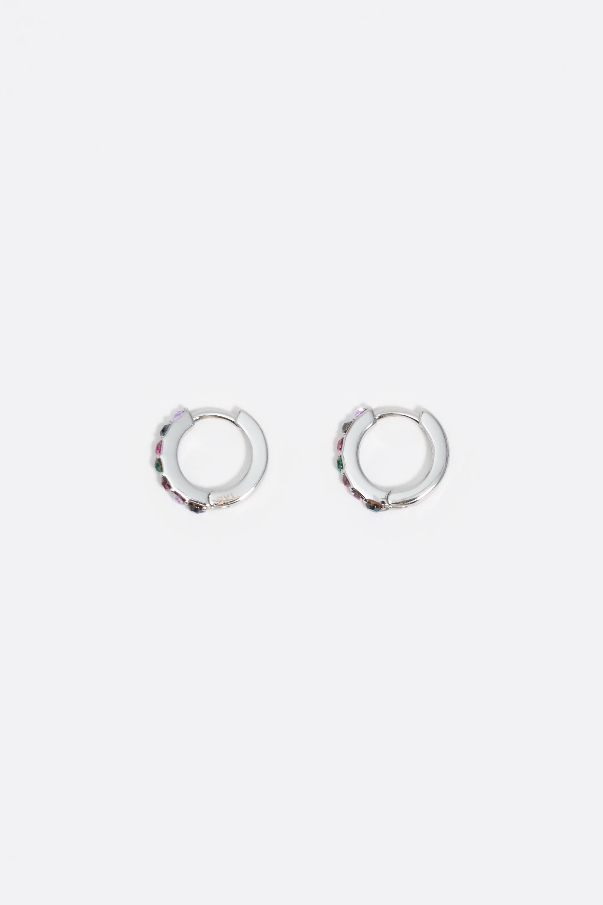 Silberfarbene Mini-Hoop-Ohrstecker mit Kristallen