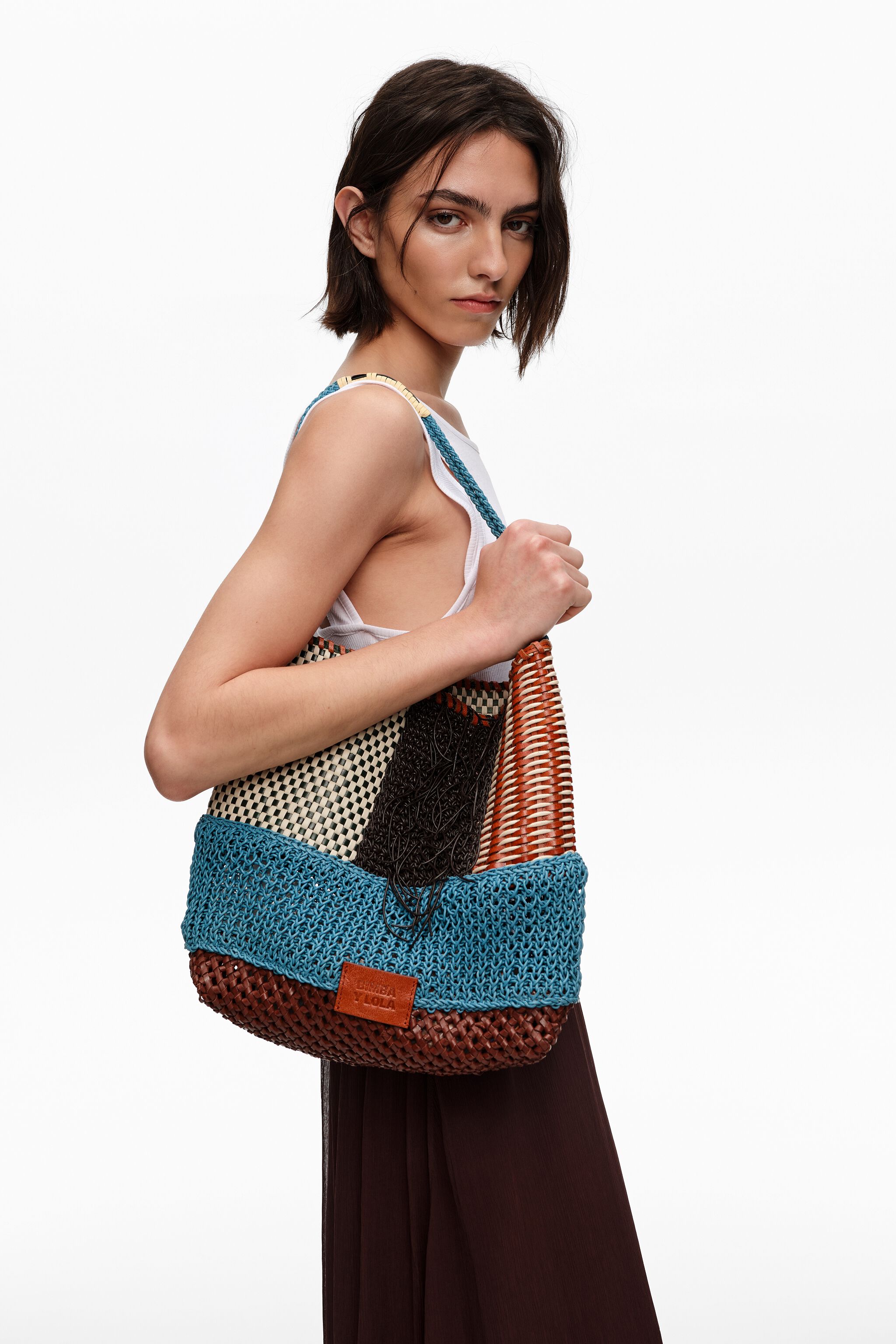 Medium Schultertasche aus mehrfarbig geflochtenem Leder