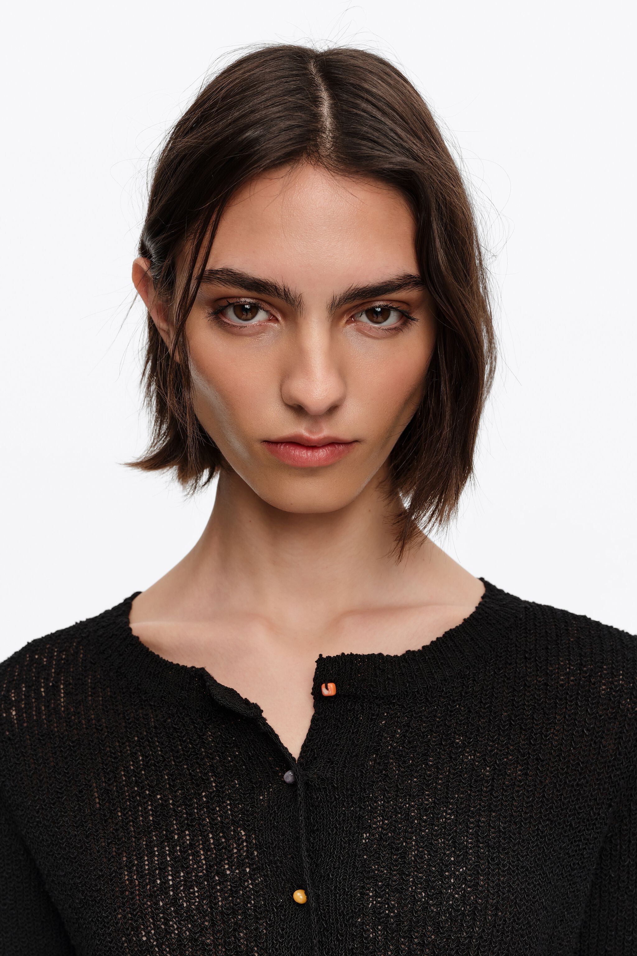 Gerader schwarzer Cardigan mit Steinen