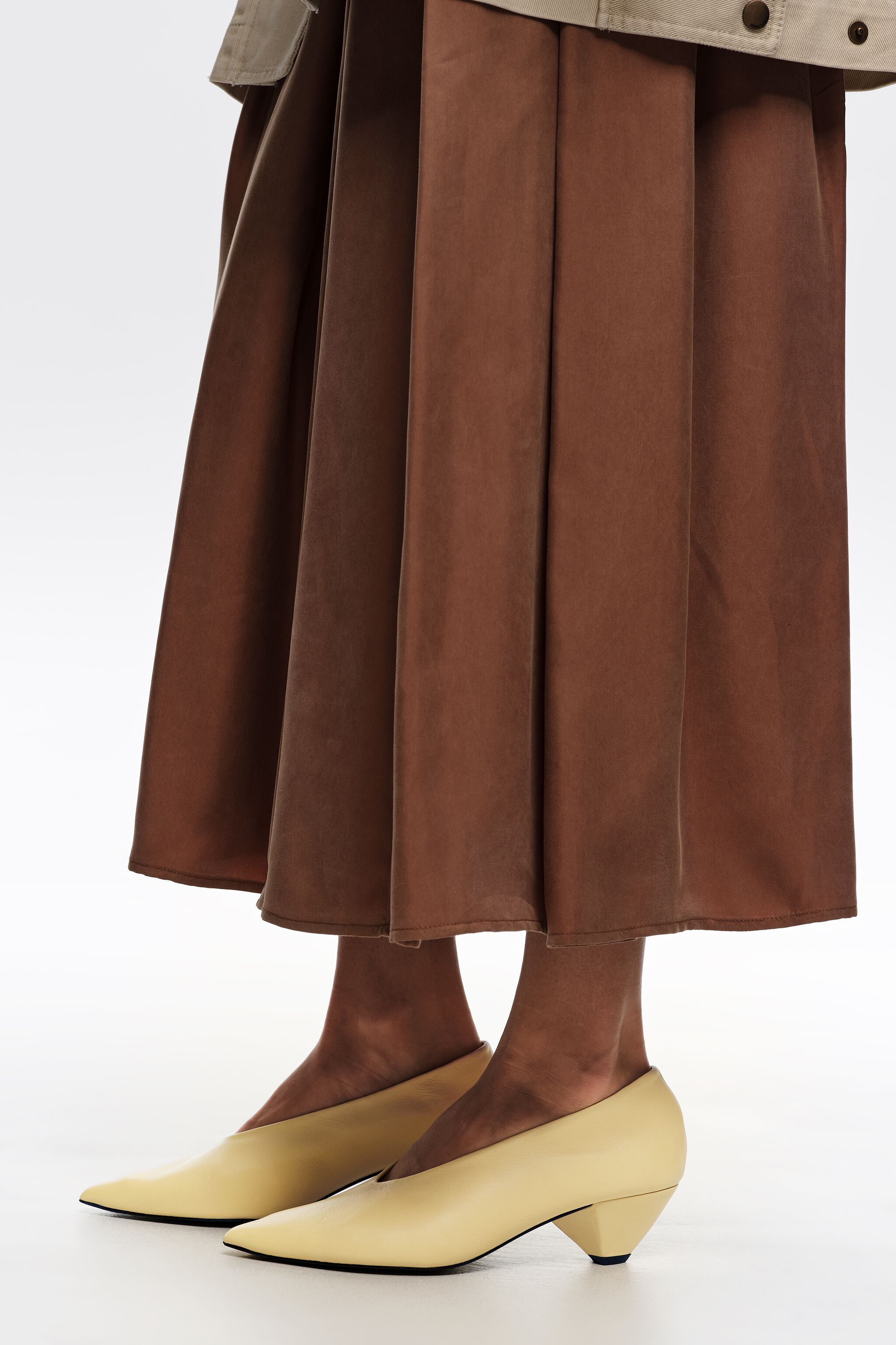 Gelbe Leder-Mid-Heel-Pumps