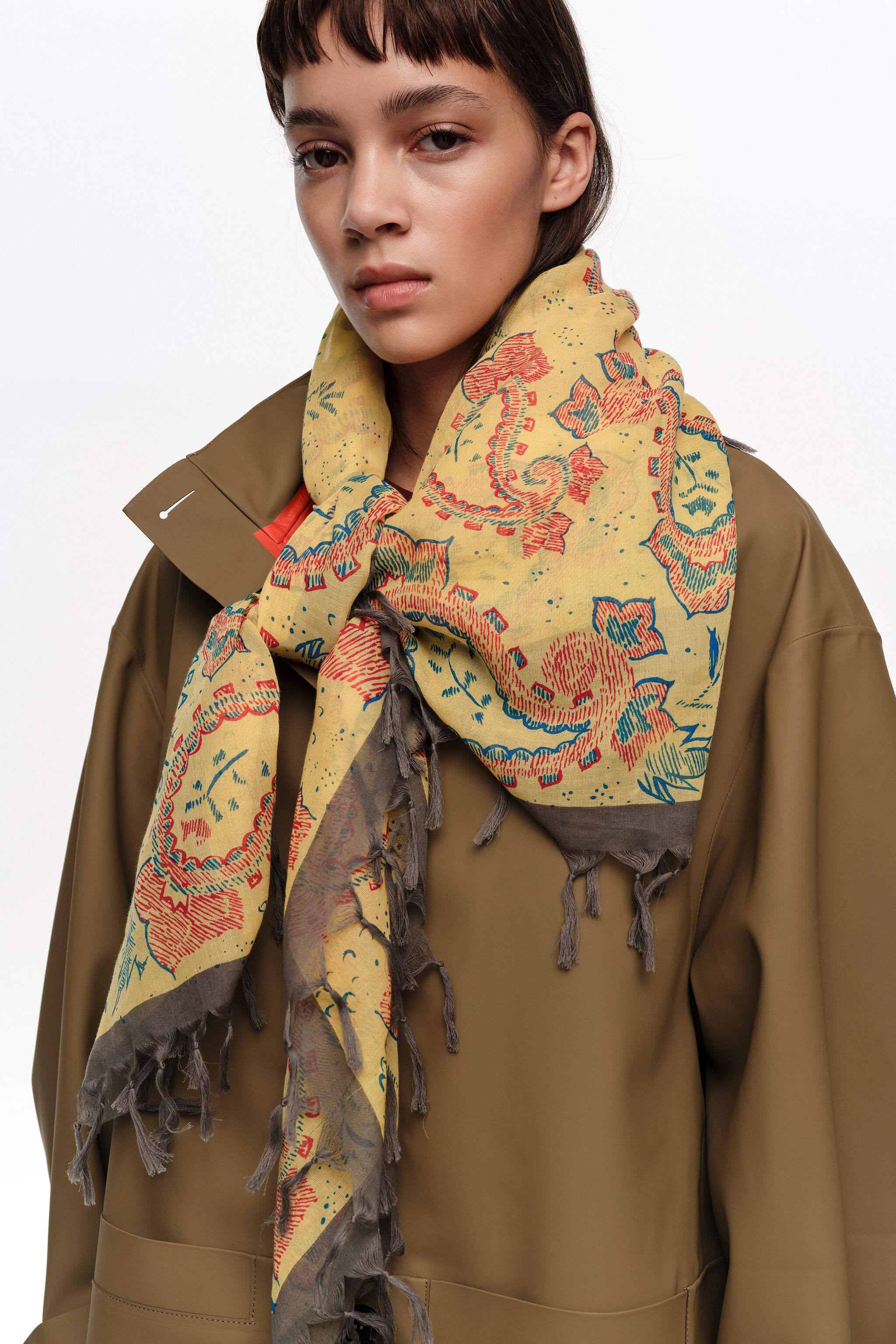 Leuchtendes orangefarbenes Paisley-Schal