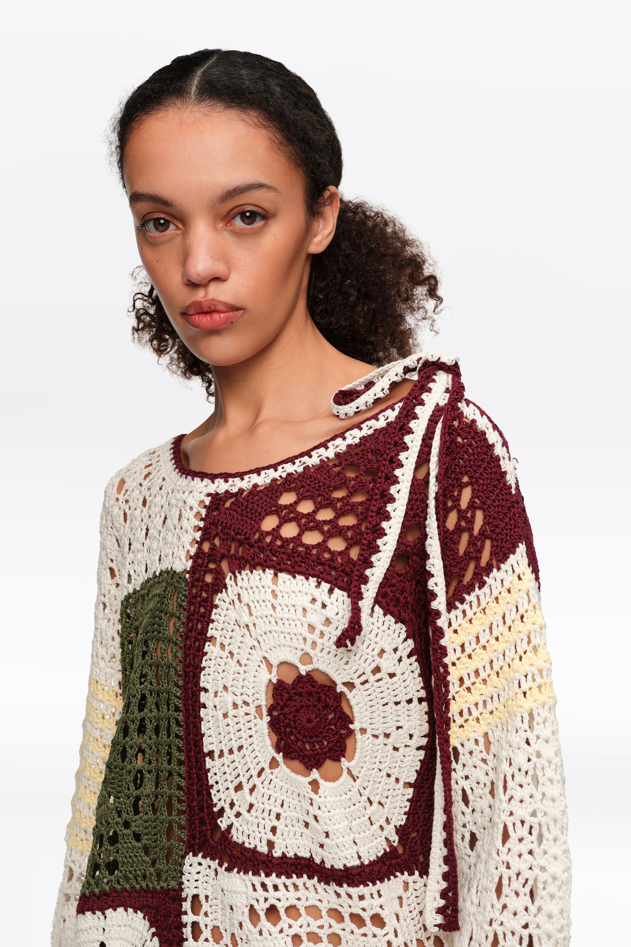 Gerader mehrfarbiger Strickpullover