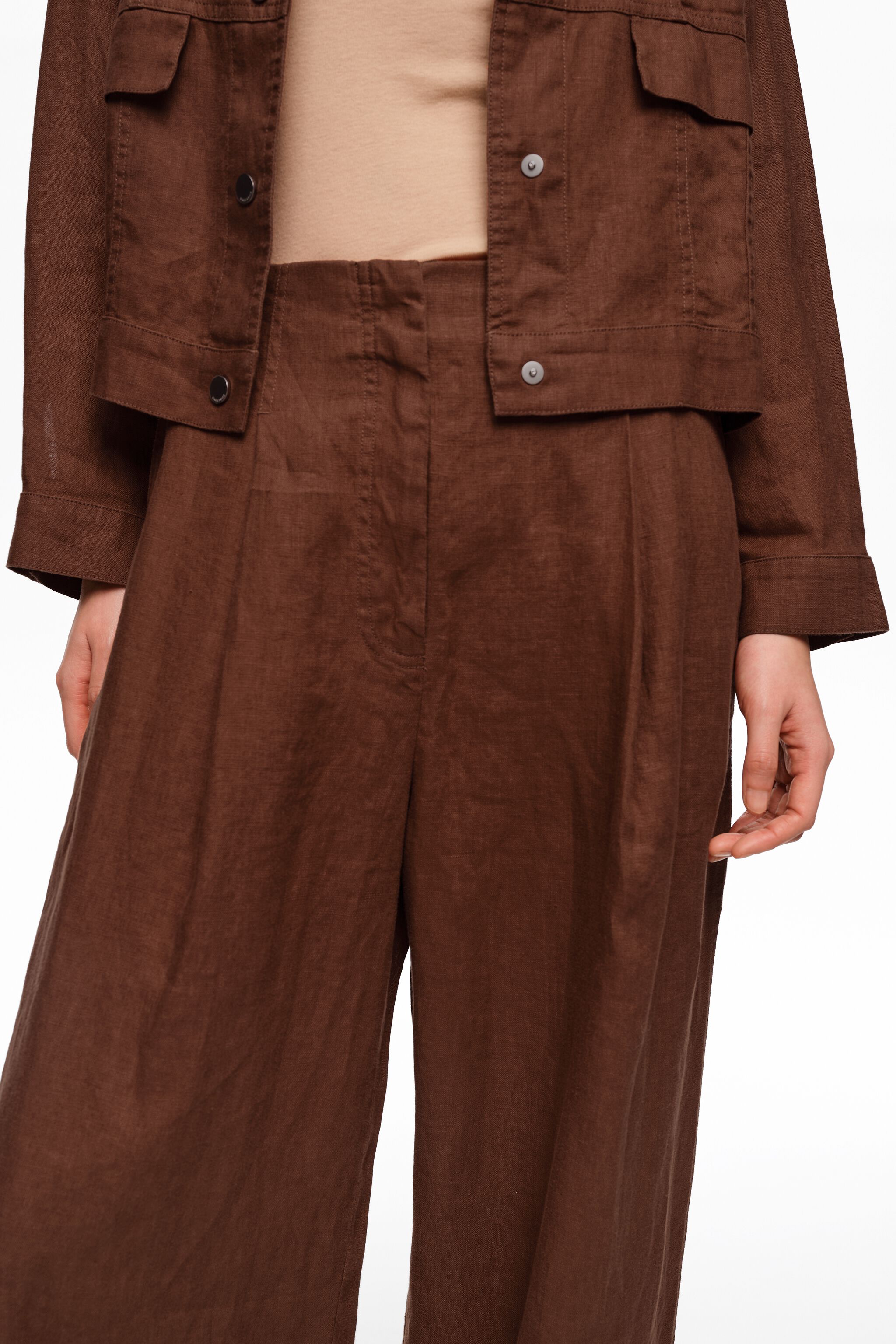 Gewaschene braune Leinen-Hose mit gerader Beinform