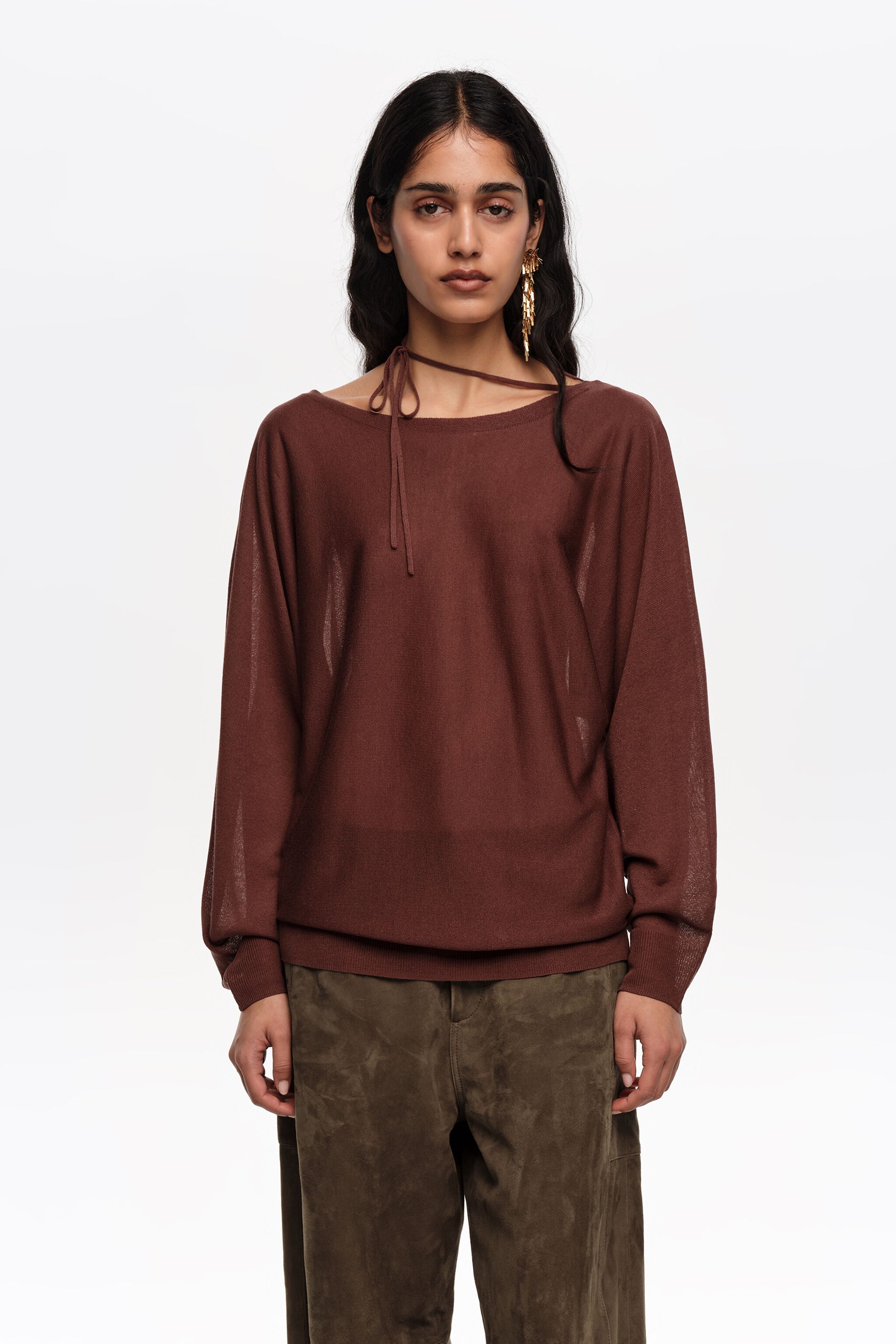 Brauner Boat-Neck-Kreuzriemen-Pullover
