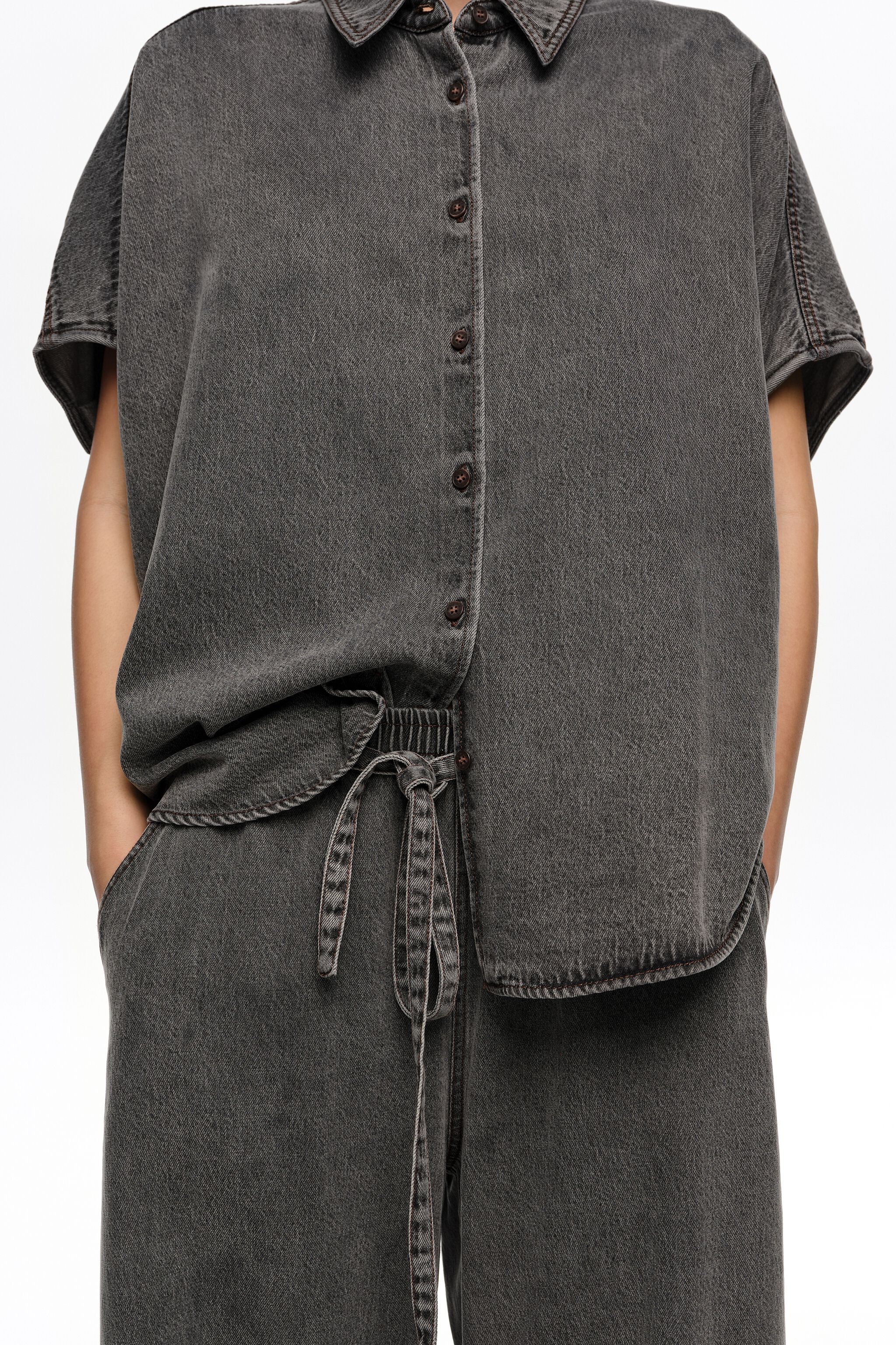 Gewaschene schwarze Fluid-Jogger-Hose