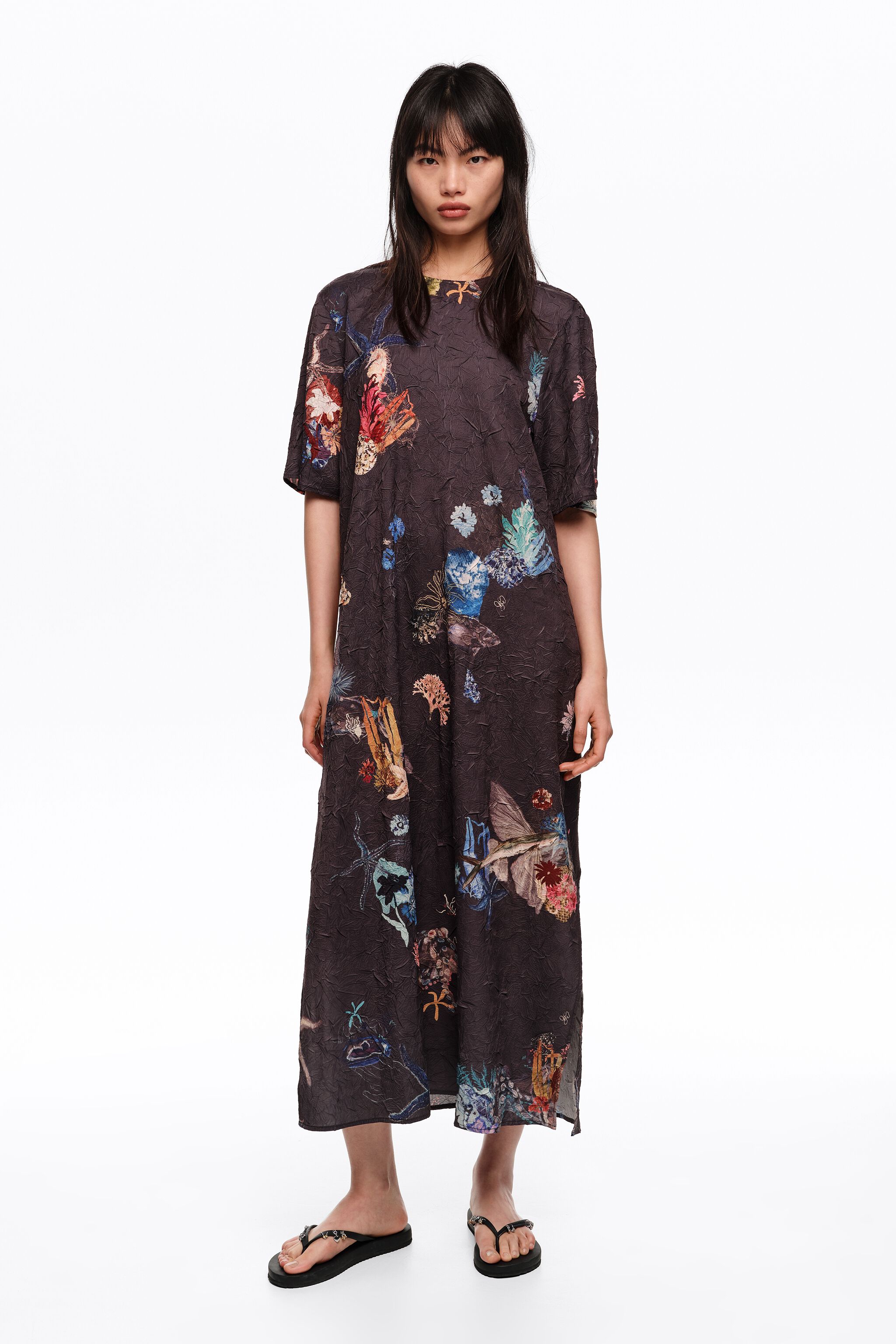 Midi-Kleid aus gewelltem Strick in Anthrazit