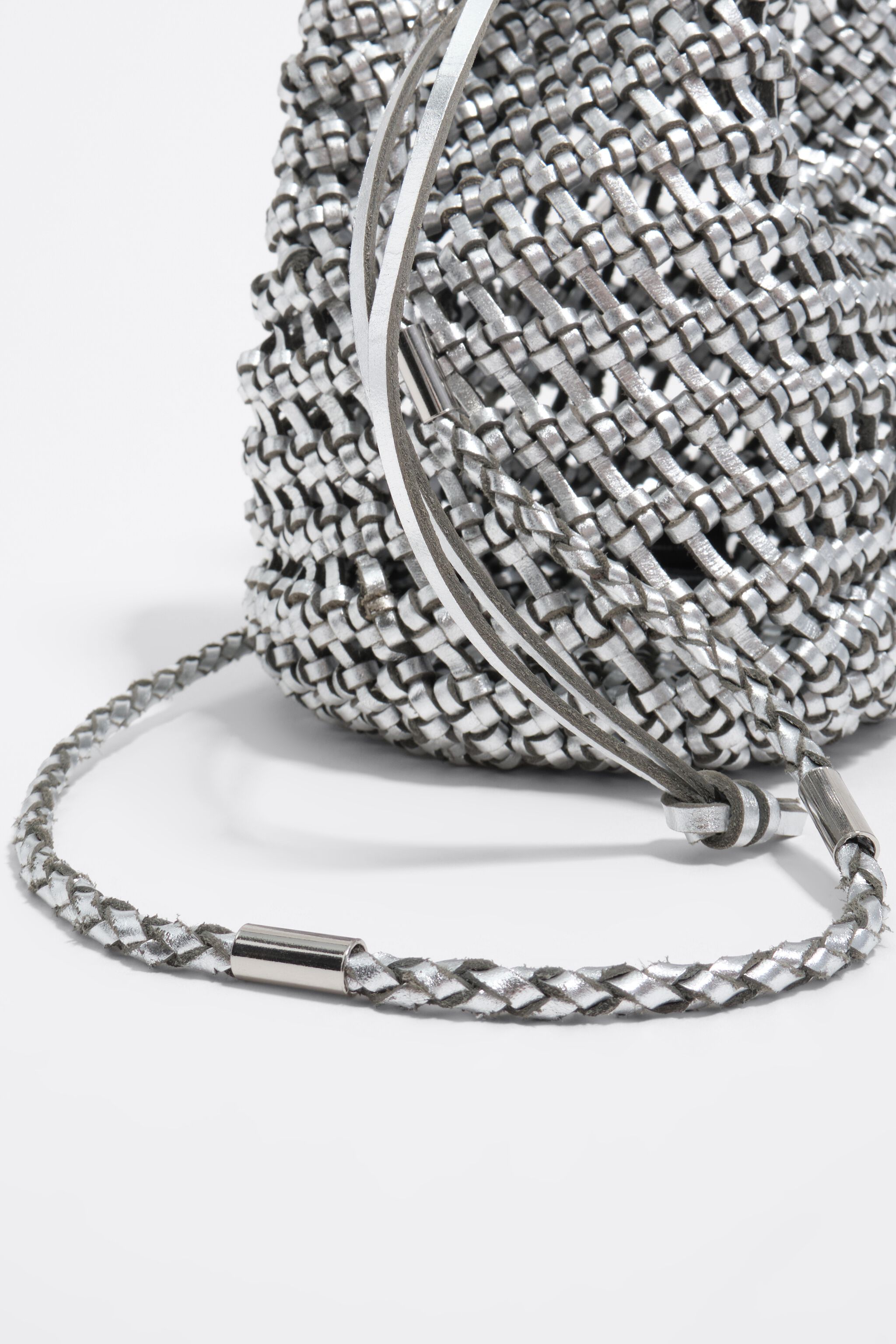 Silberne Mini-geflochtene Lederhandtasche