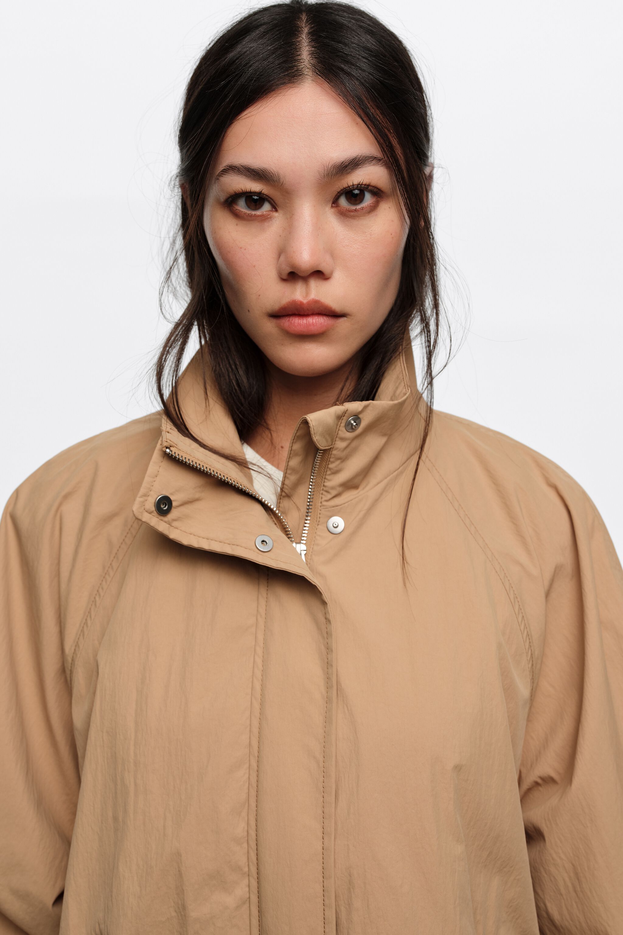 Short, fließendes Camel-Hals-Trench
