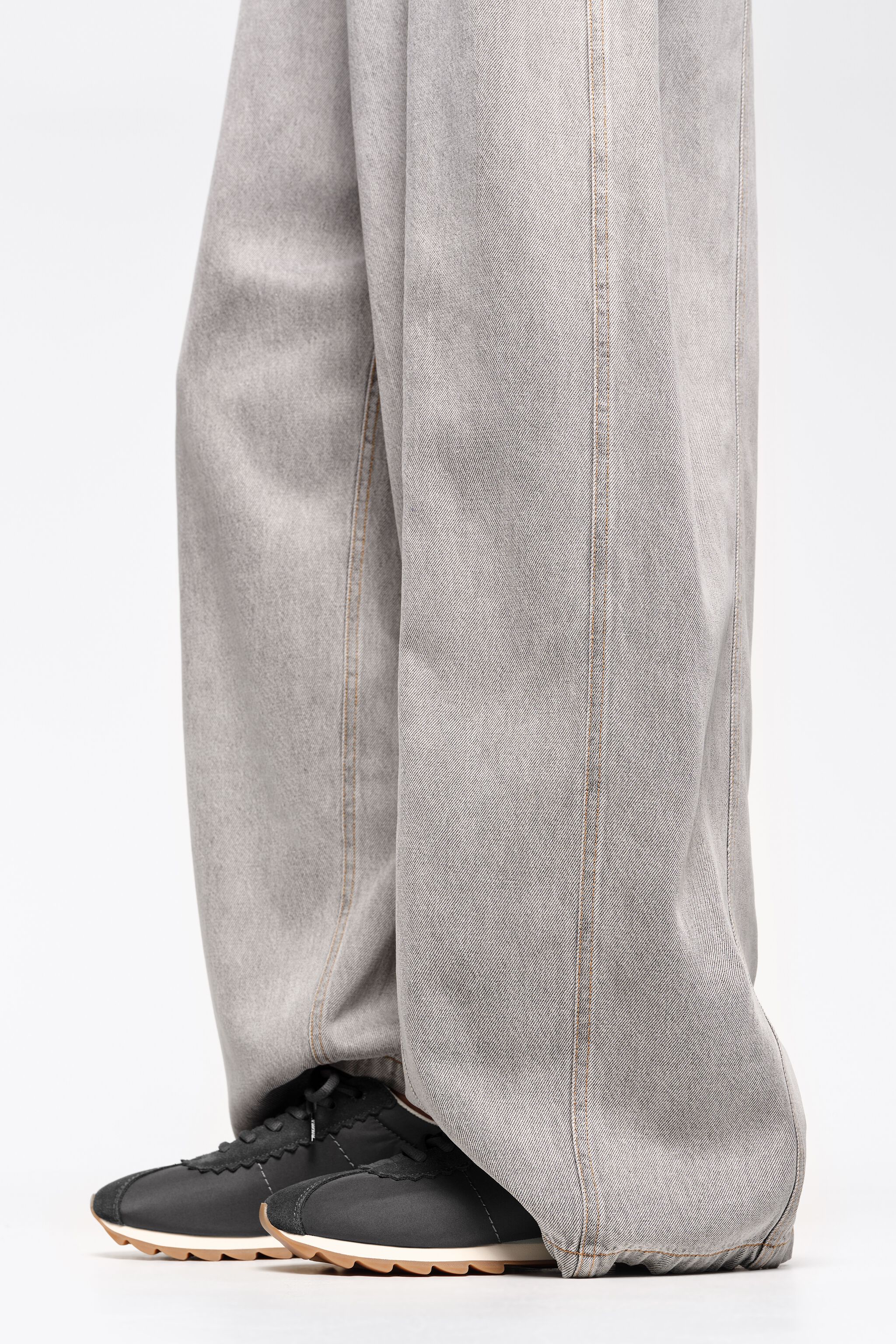 Schwarzer Retro-Sneaker aus Wildleder und Nylon 13 18