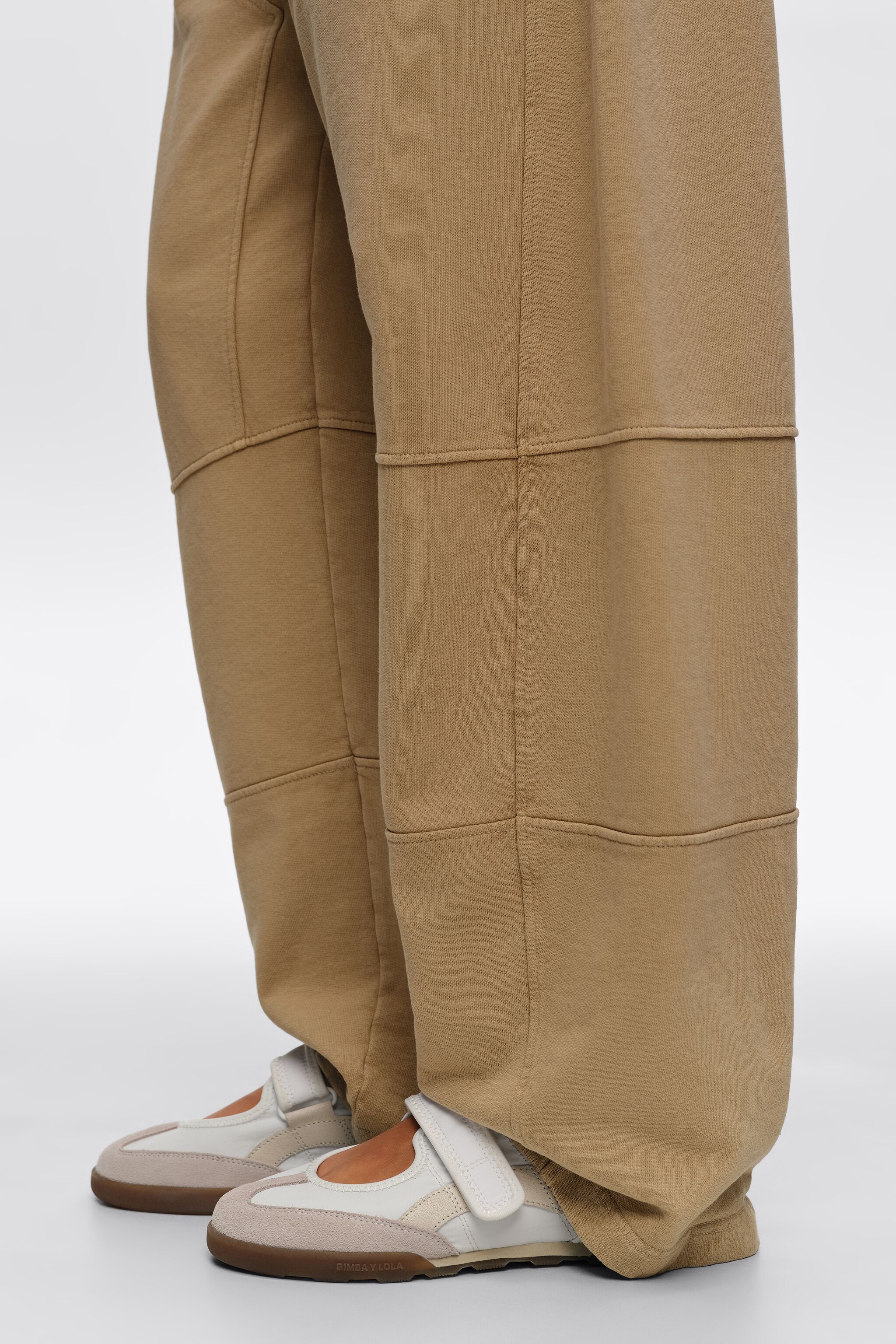 Weiße Ballerina aus Wildleder und Nylon 13 07