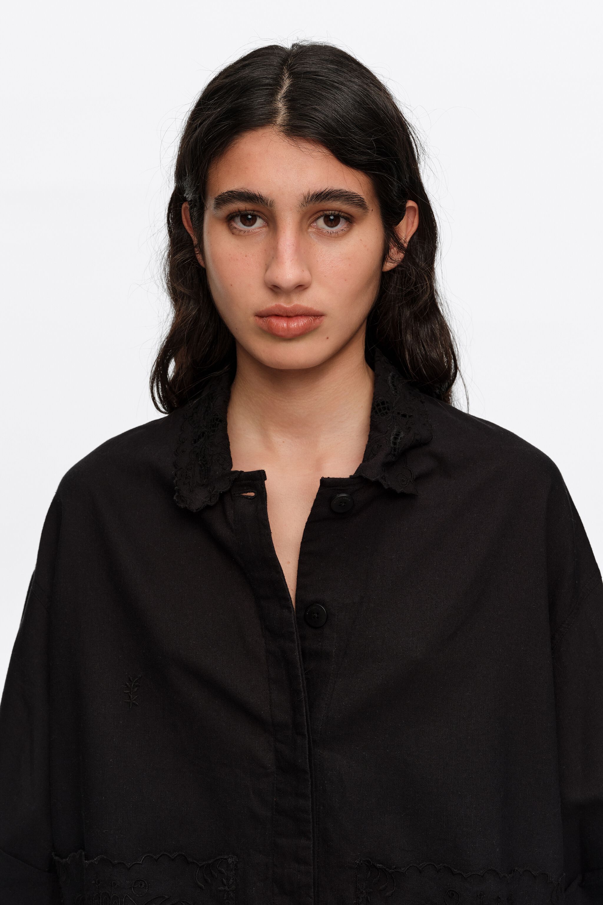 Schwarze bestickte gerade geschnittene Jacke