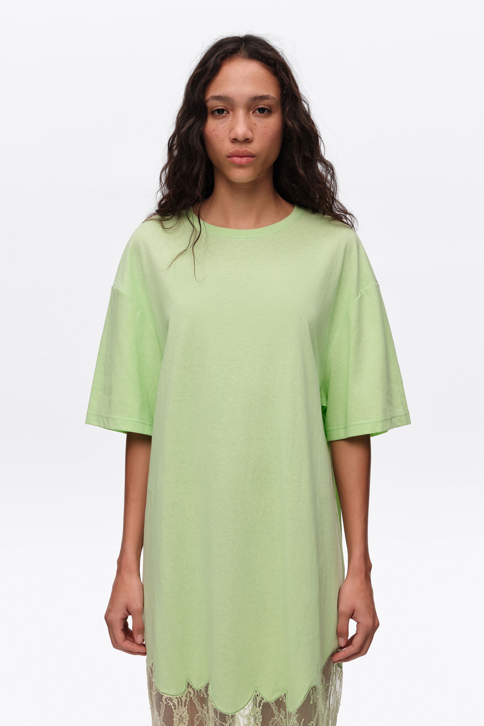 Kurzes T-Shirt-Kleid aus Apfel-Lace
