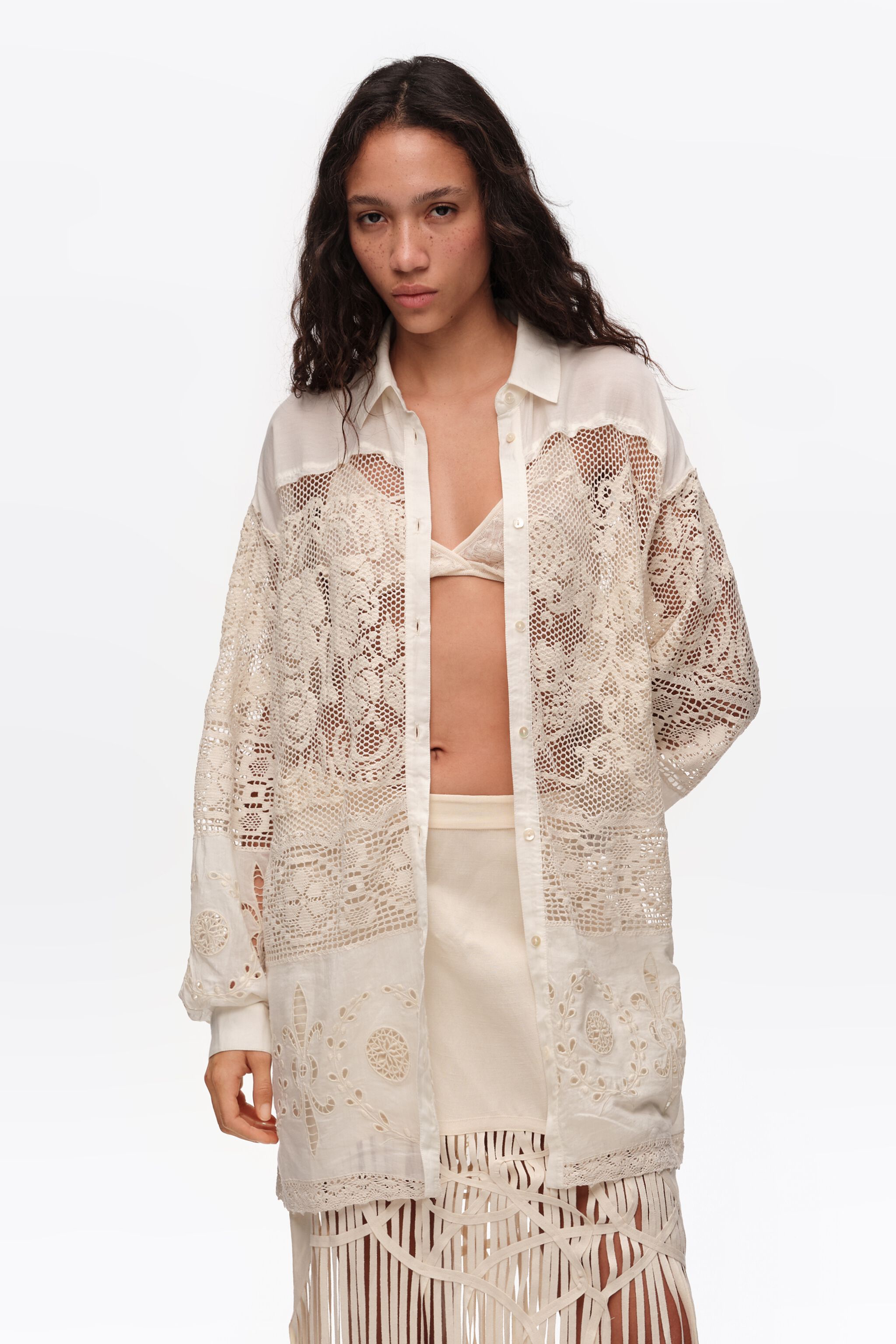 Ecru Oversize-BH aus Spitze mit Patchwork-Design