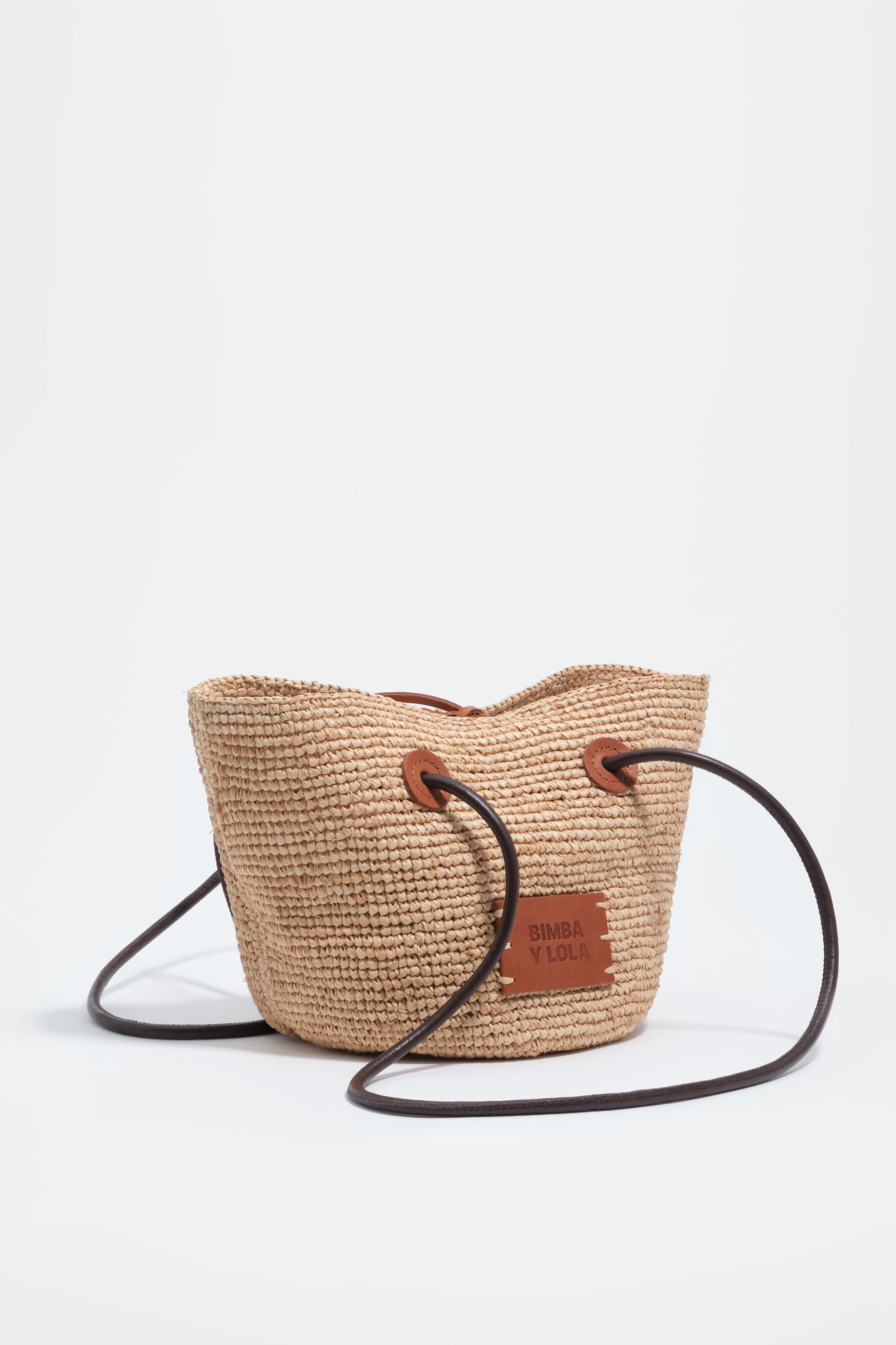 Medium große natürliche Raffia-Korbhandtasche
