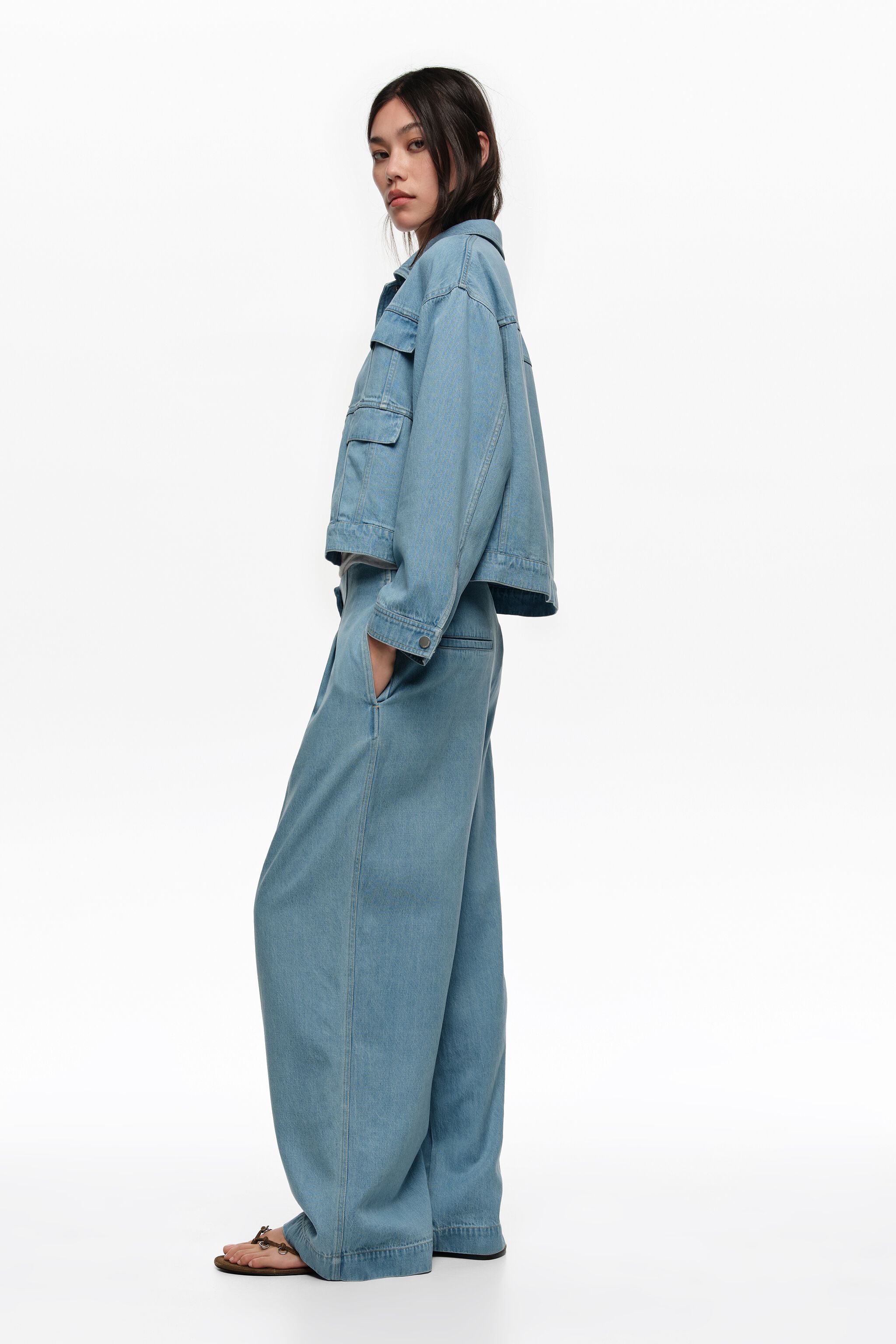 Helleblaue fließende, schmale Denim-Jacke
