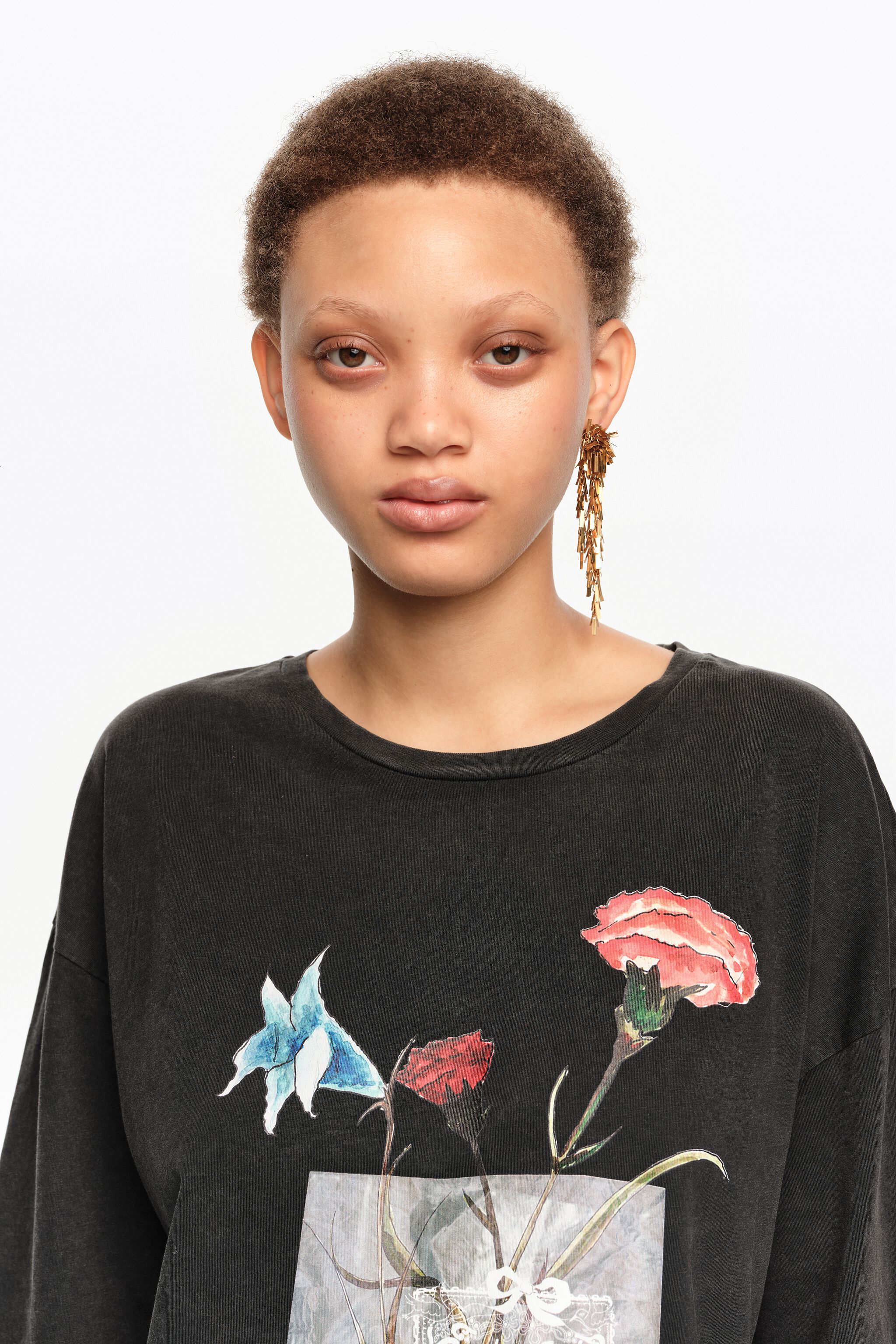 Verblassendes schwarzes Blumen-Logo-T-Shirt