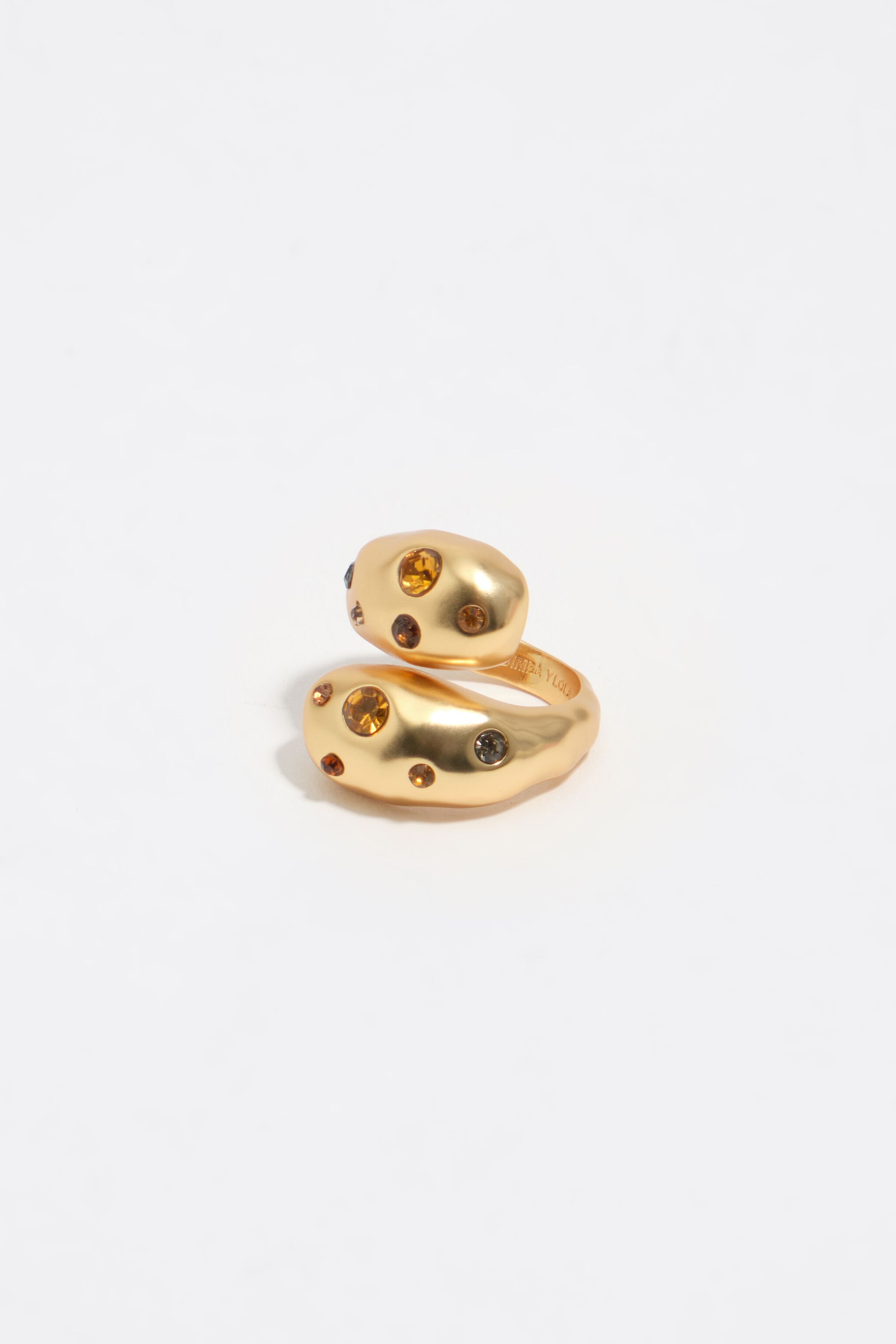 Matte-goldener Ring mit strukturierten Kreuz-Elementen aus Kristallen