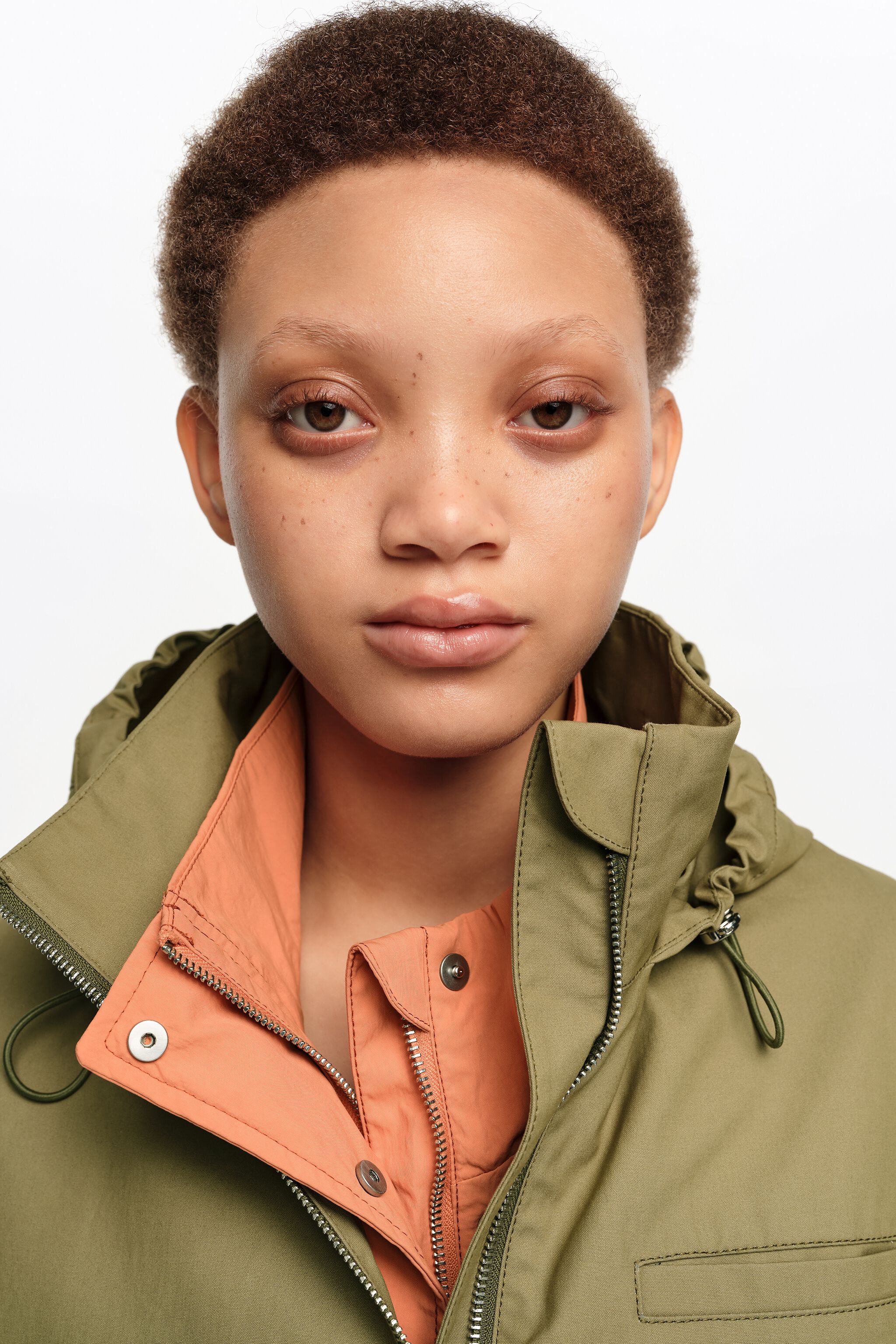 Leichtes Khaki-Cotton-A-Linien-Trench
