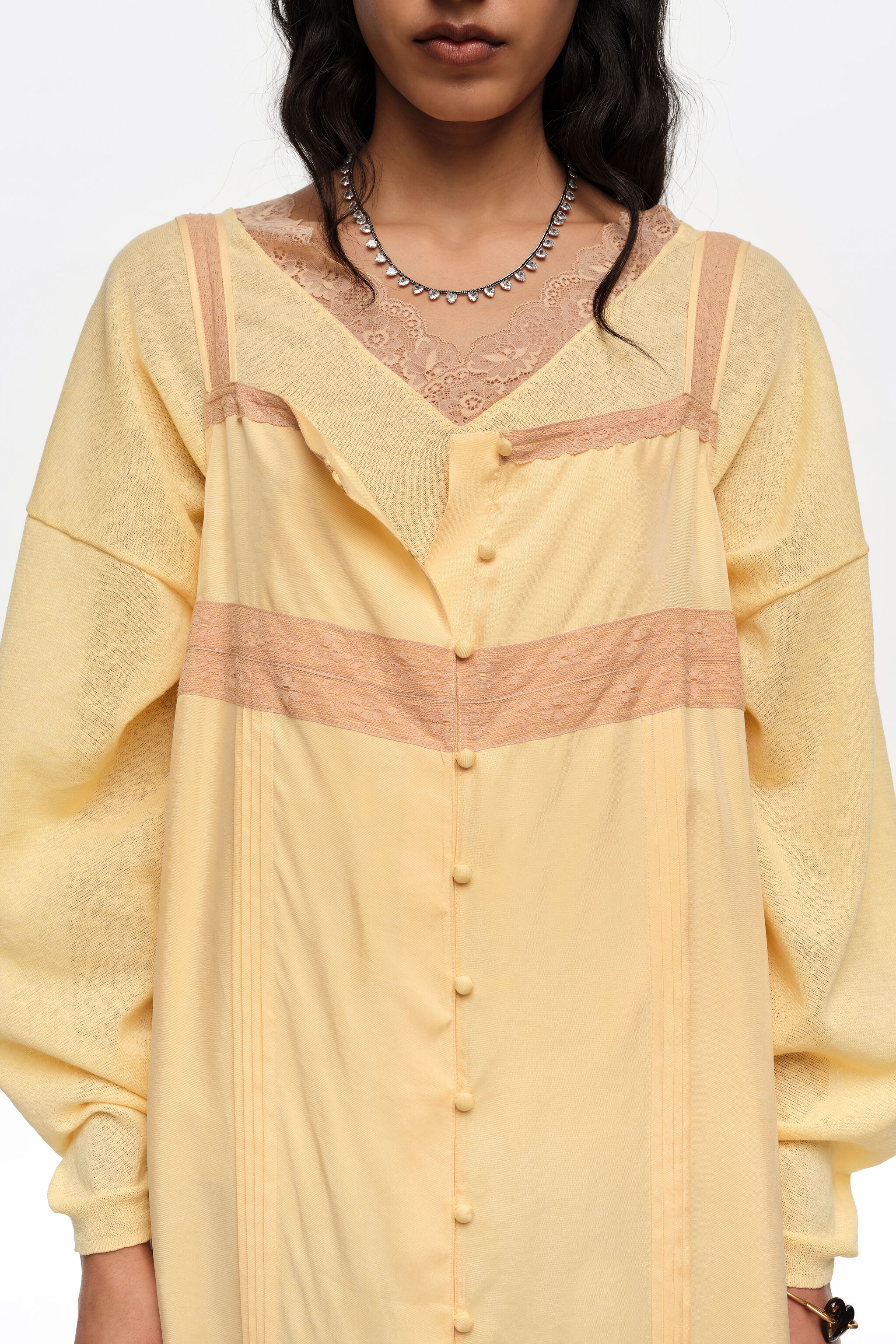 Gelbes A-Linien-Kleid mit Knöpfen und Spitze