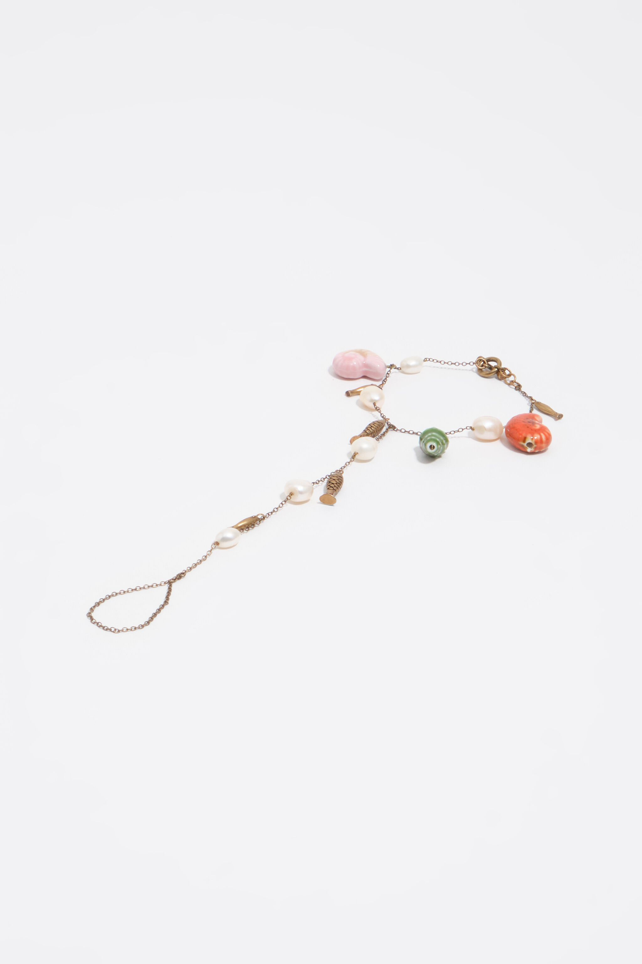 Altgold-Armband mit Perlen, Muscheln und Fisch