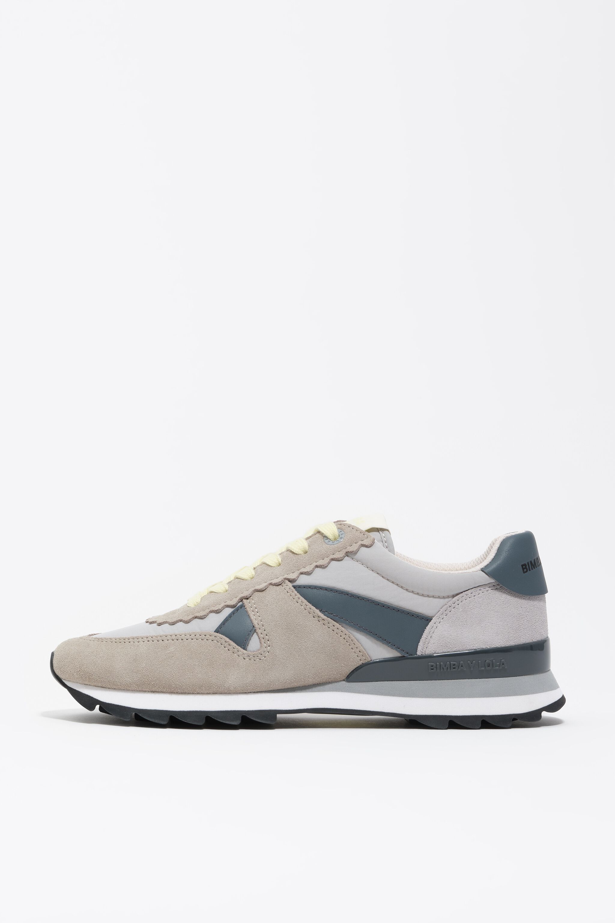 Technische Sneaker aus Wildleder und Nylon in dunkelgrau