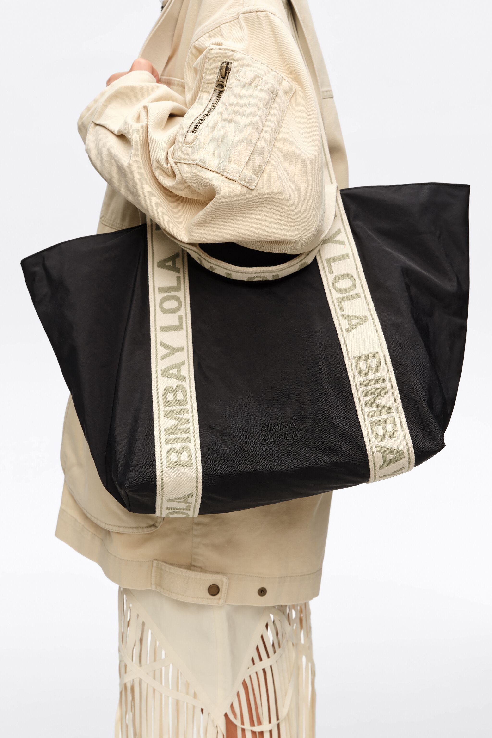 Große Graphit-Nylon-Tasche