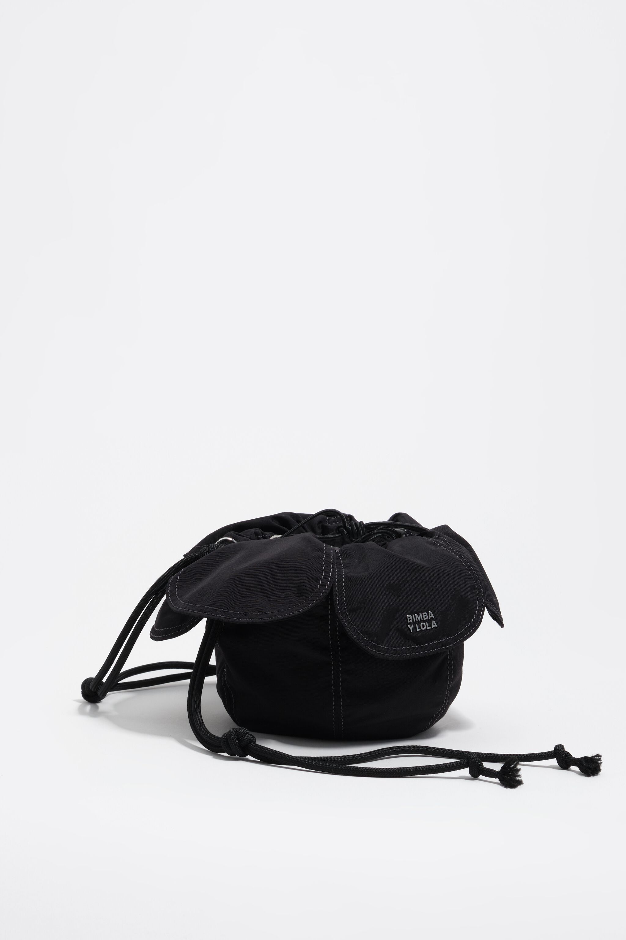 Schwarze gewebte Pétalo-Tasche