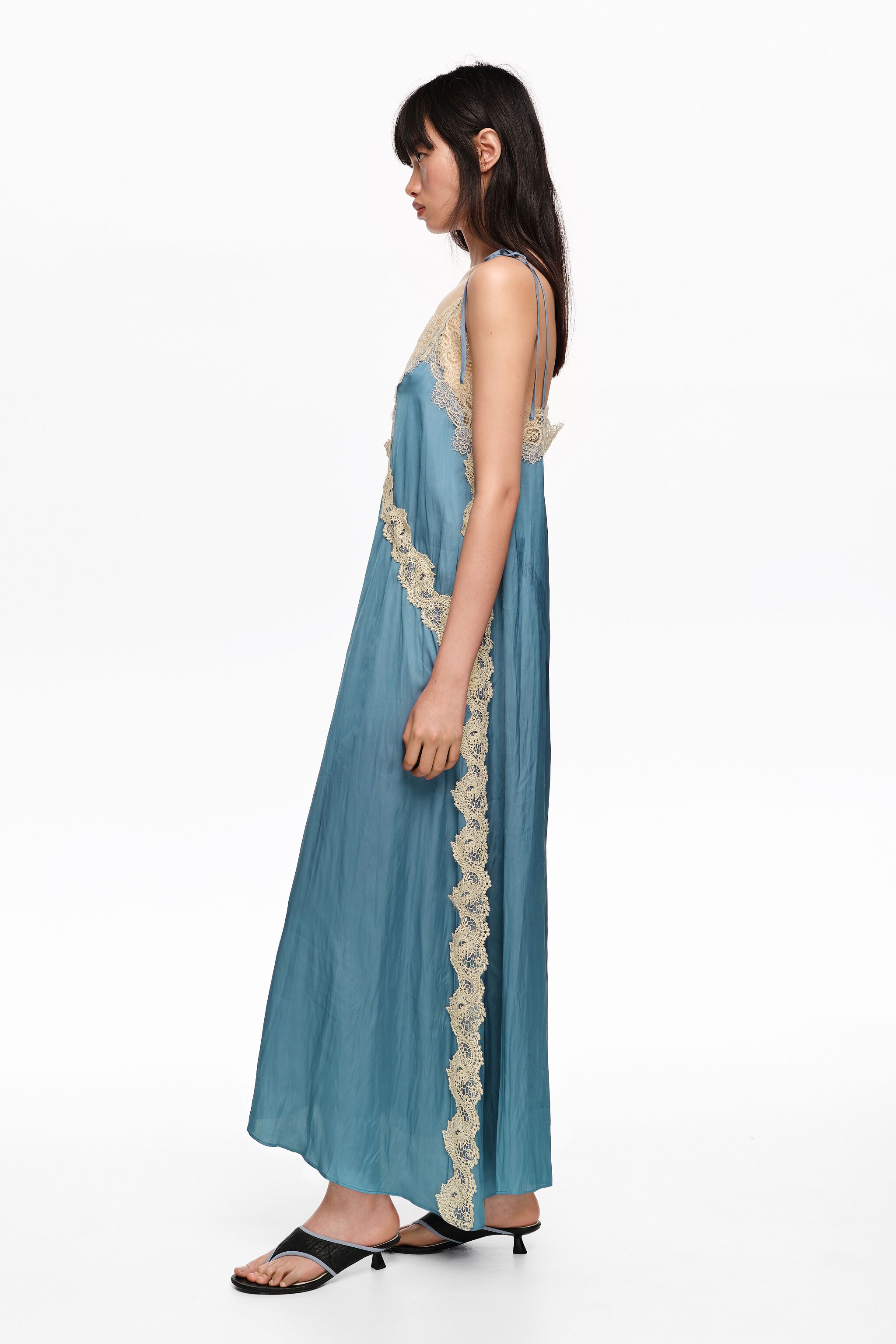 Türkis fließendes Slip-Kleid
