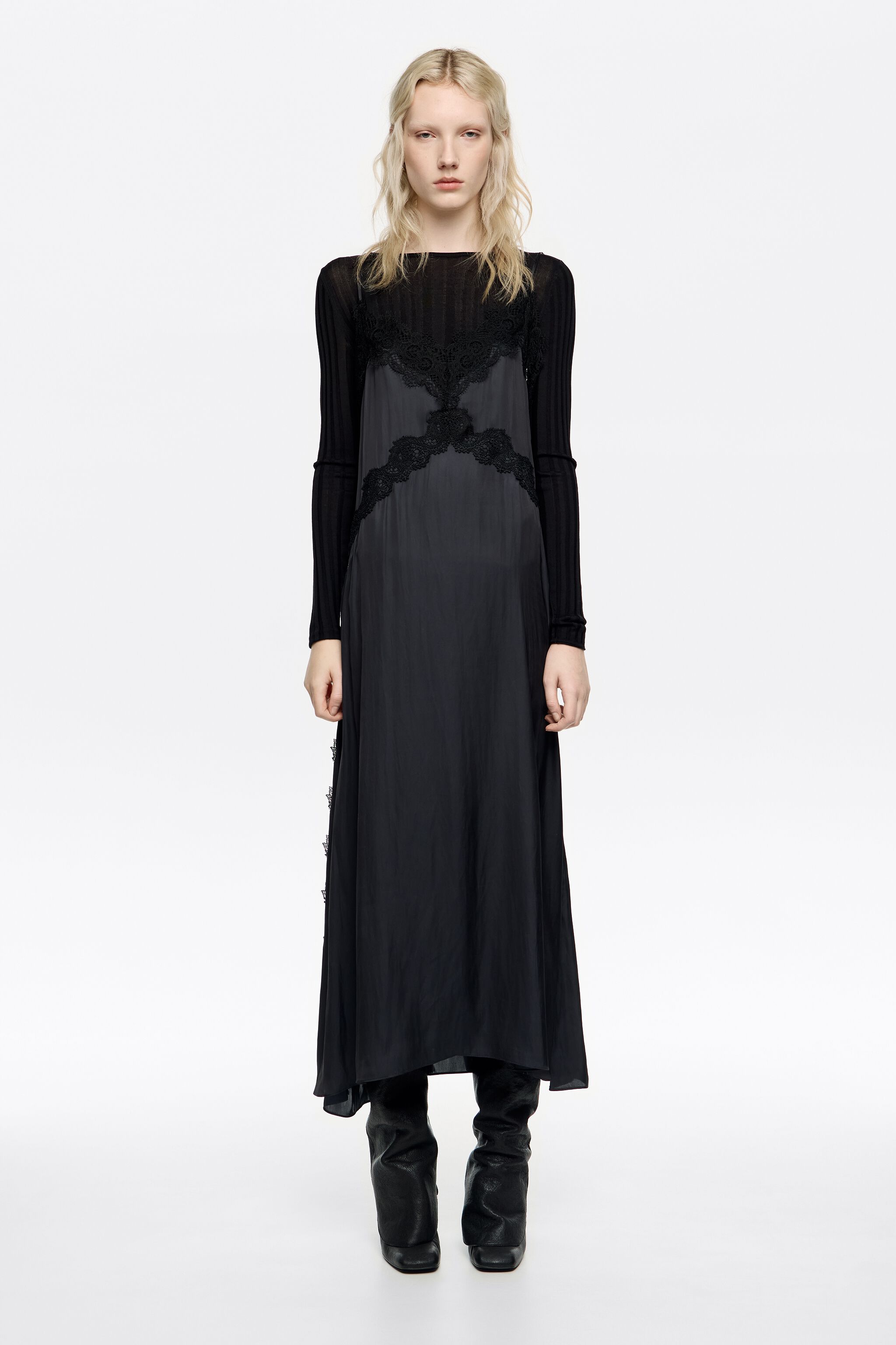 Marineblaues Fließ-Lace-Kleid