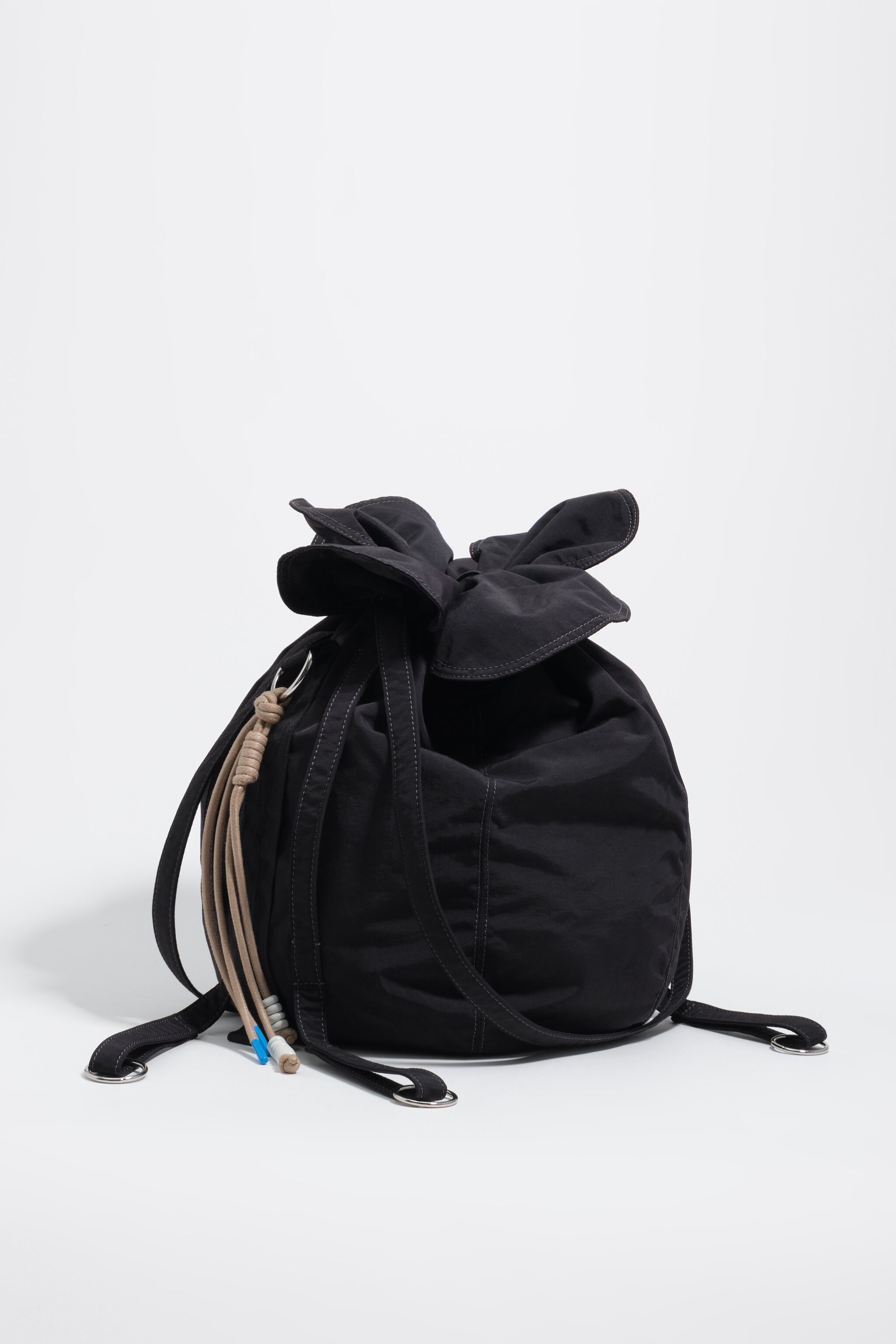 Schwarze gewebte große Pétalo-Tasche