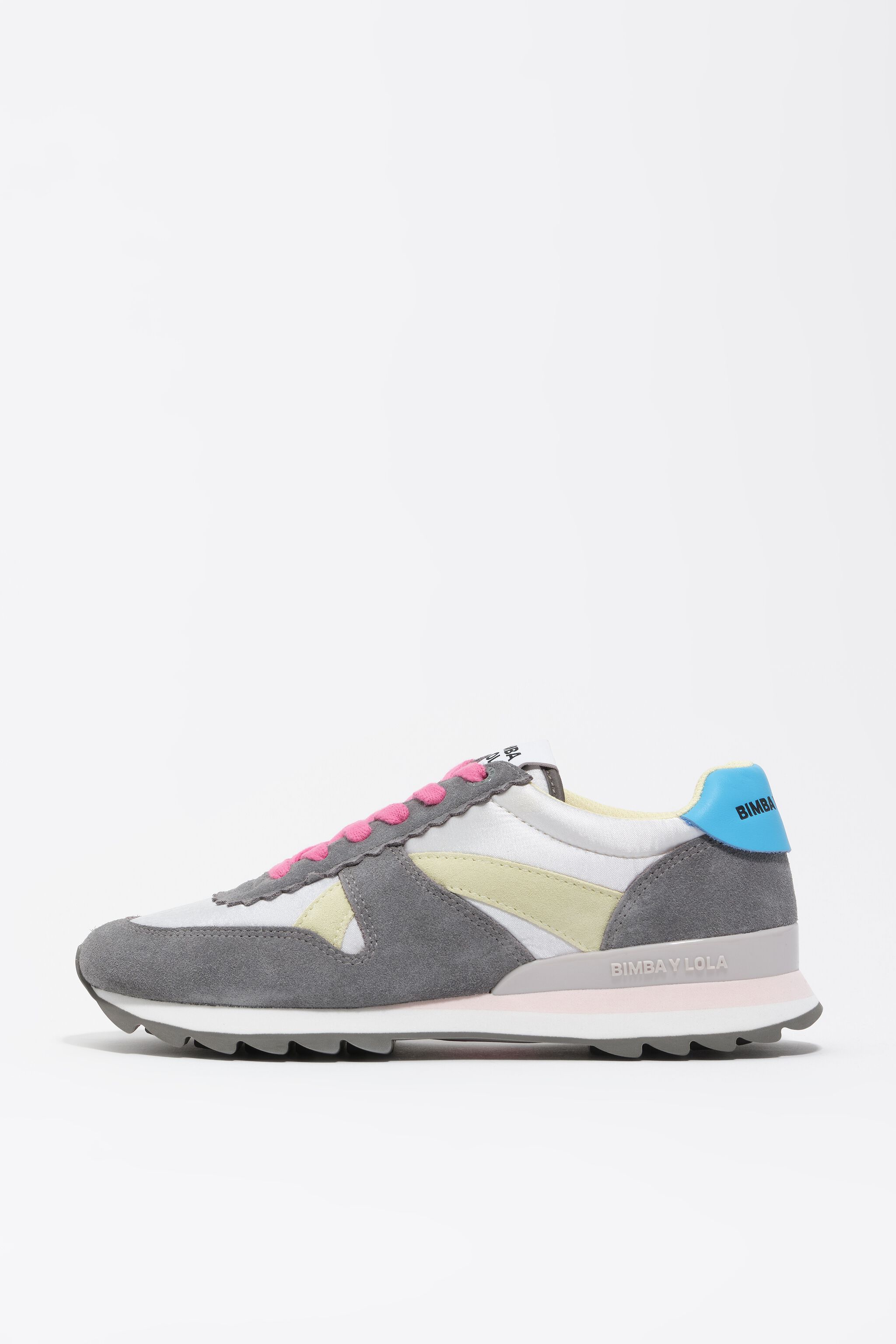 Technische Sneaker aus Grau-Weiß-Suede und Nylon in mehreren Farben