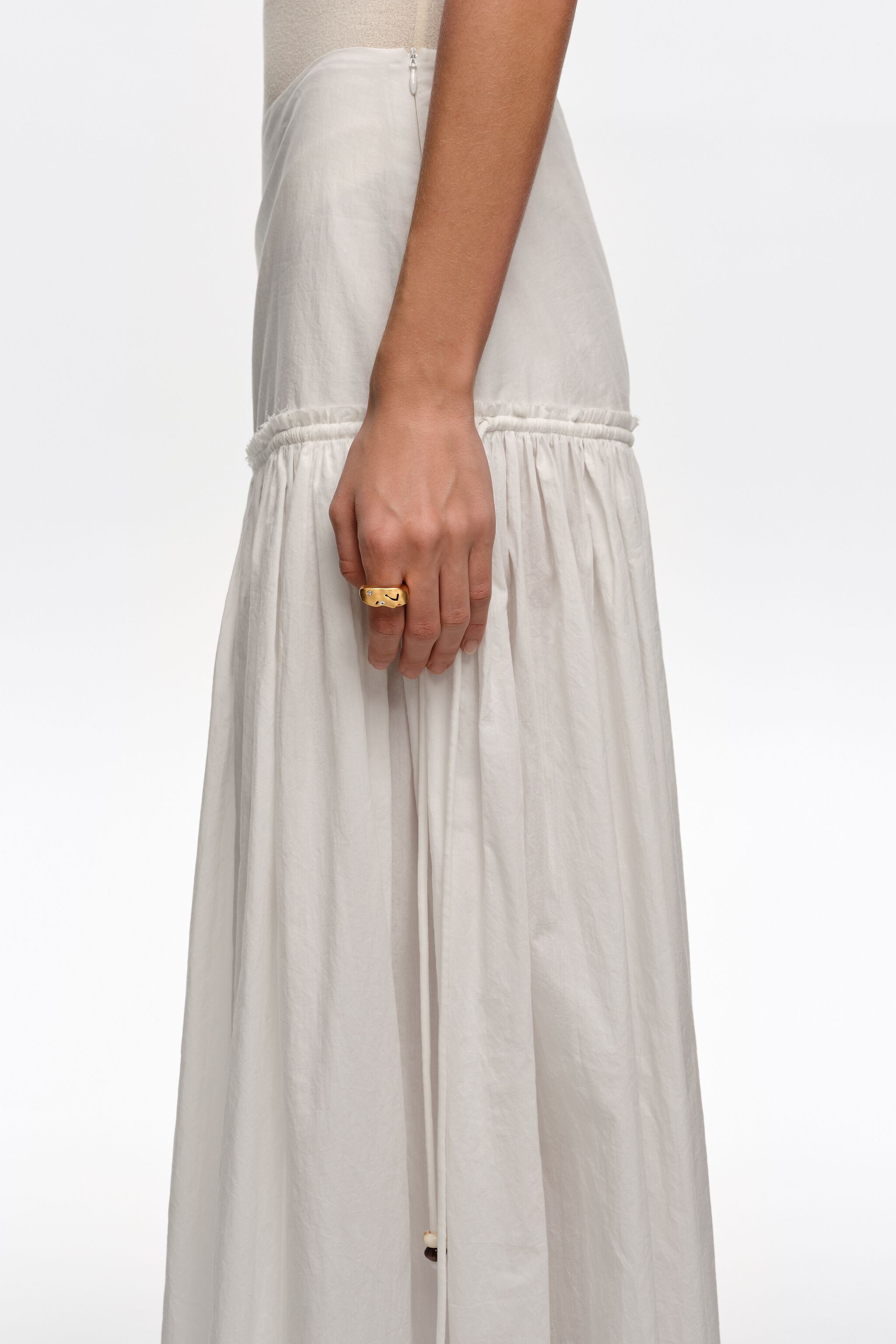 Matte-goldener Ring mit Gesicht und Kristall