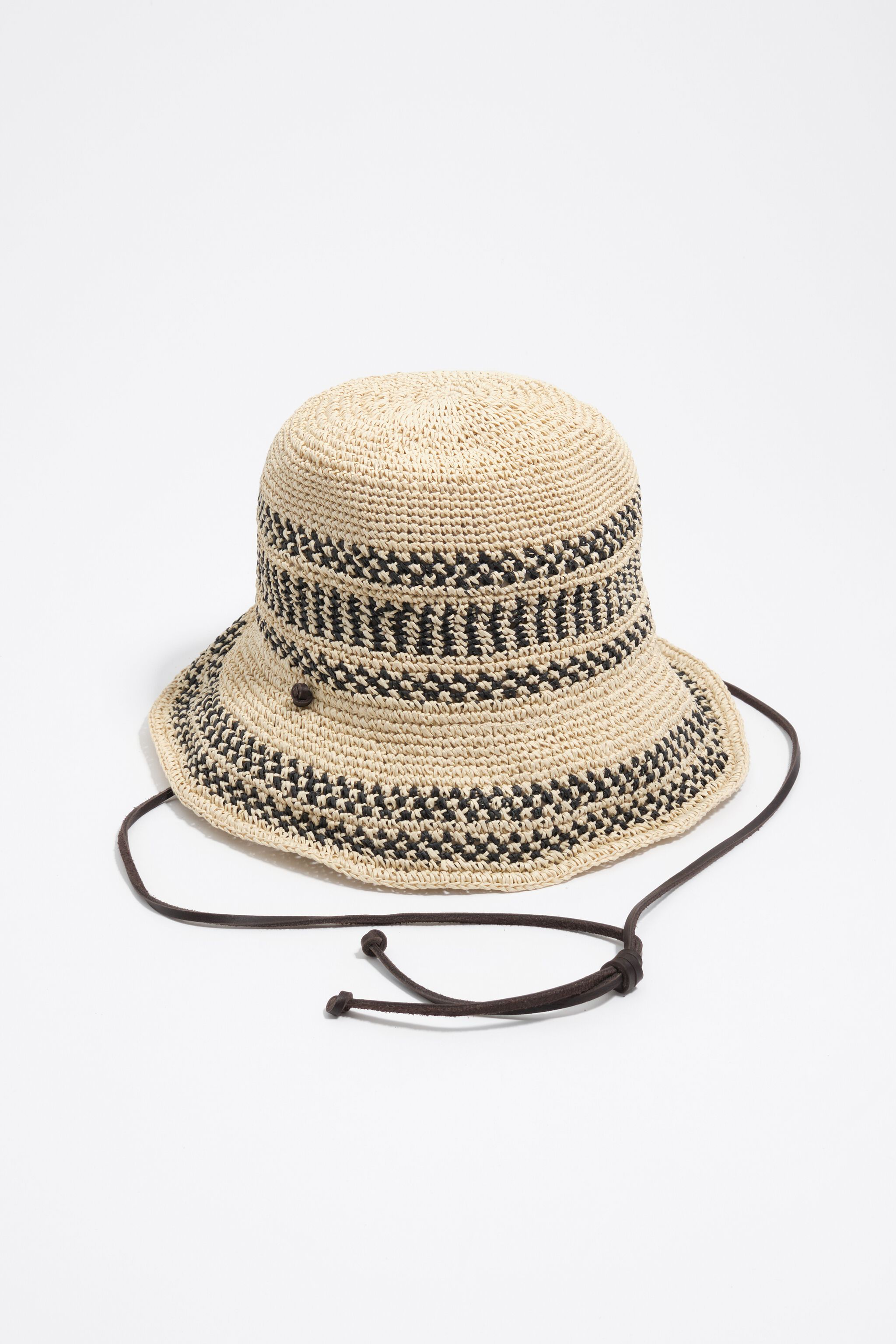 Natürlicher und schwarzer Ikat-Raffia-Effekt-Hut