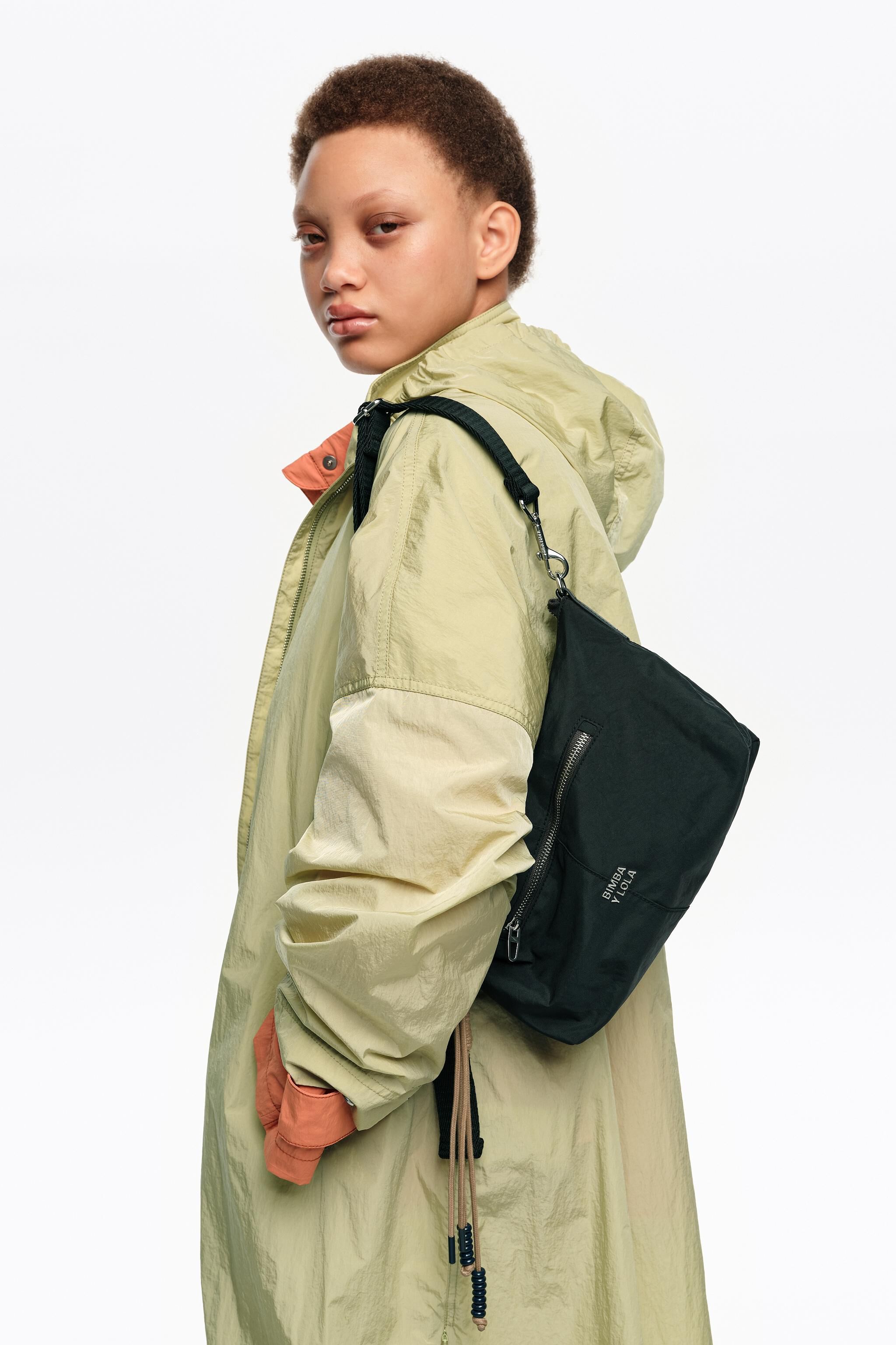 Schwarze Nylon-Trapecio-Tasche