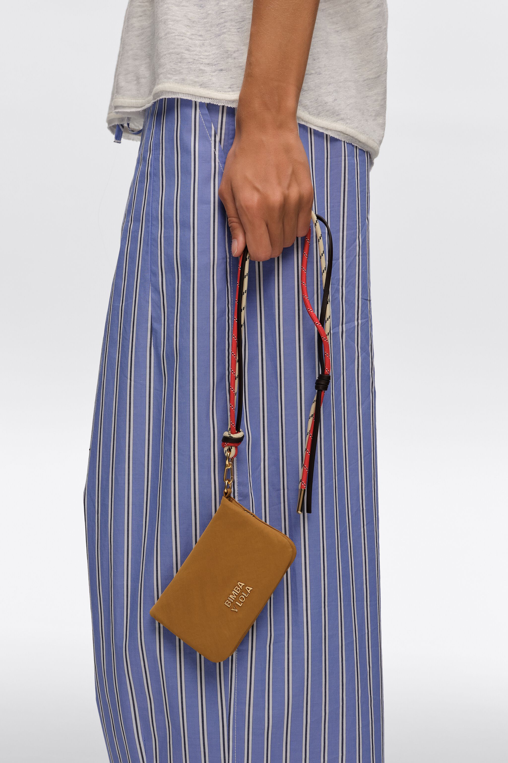 Kleine Karamell-Nylon-Clutch