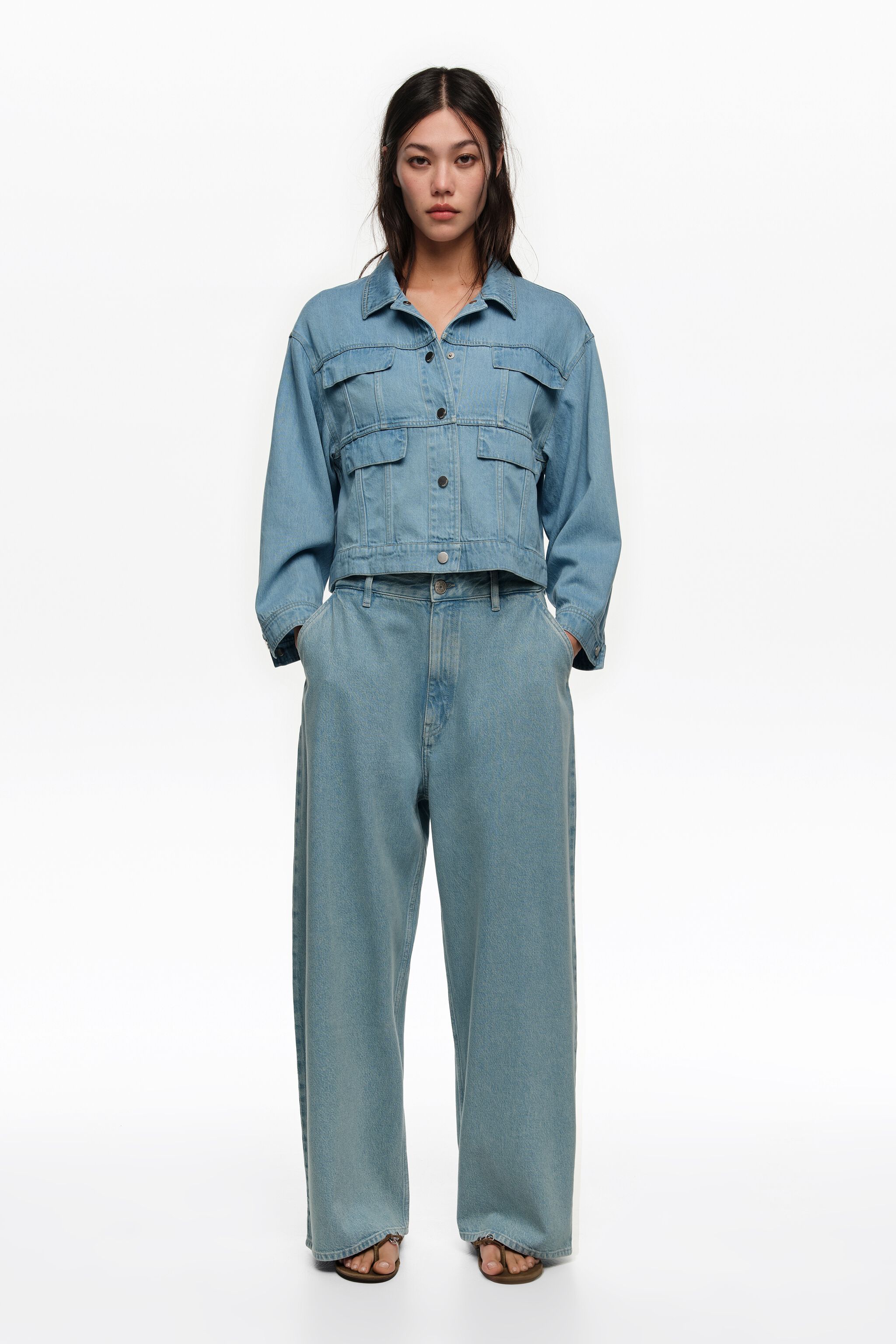WEITE BEIN - Lichtblau gewaschene Denim-Hose