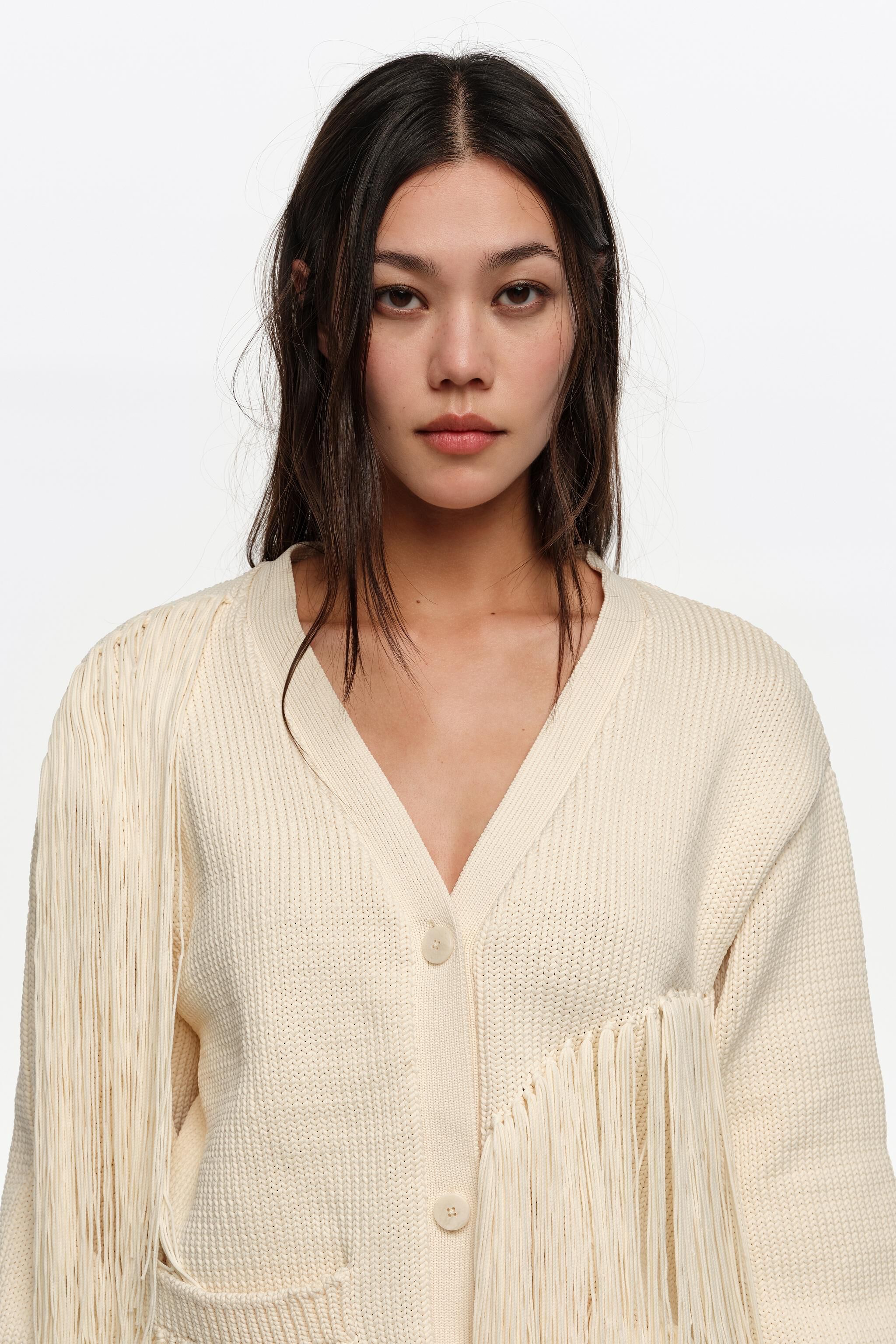 Ivory kragenlose Strickweste mit Fransen