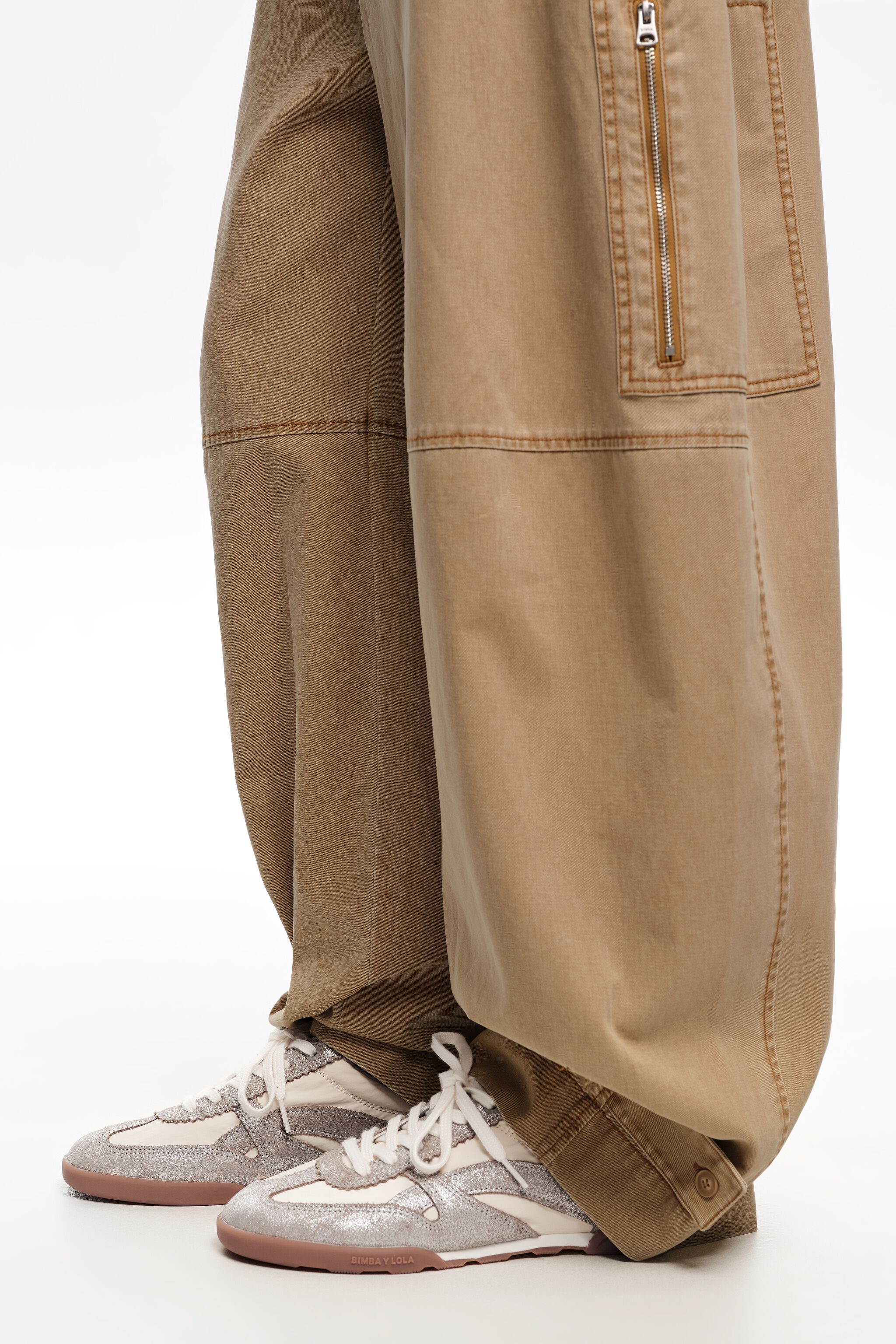 Silberner Wildleder- und Nylon-Laufschuh 13 16 für Innenbereich