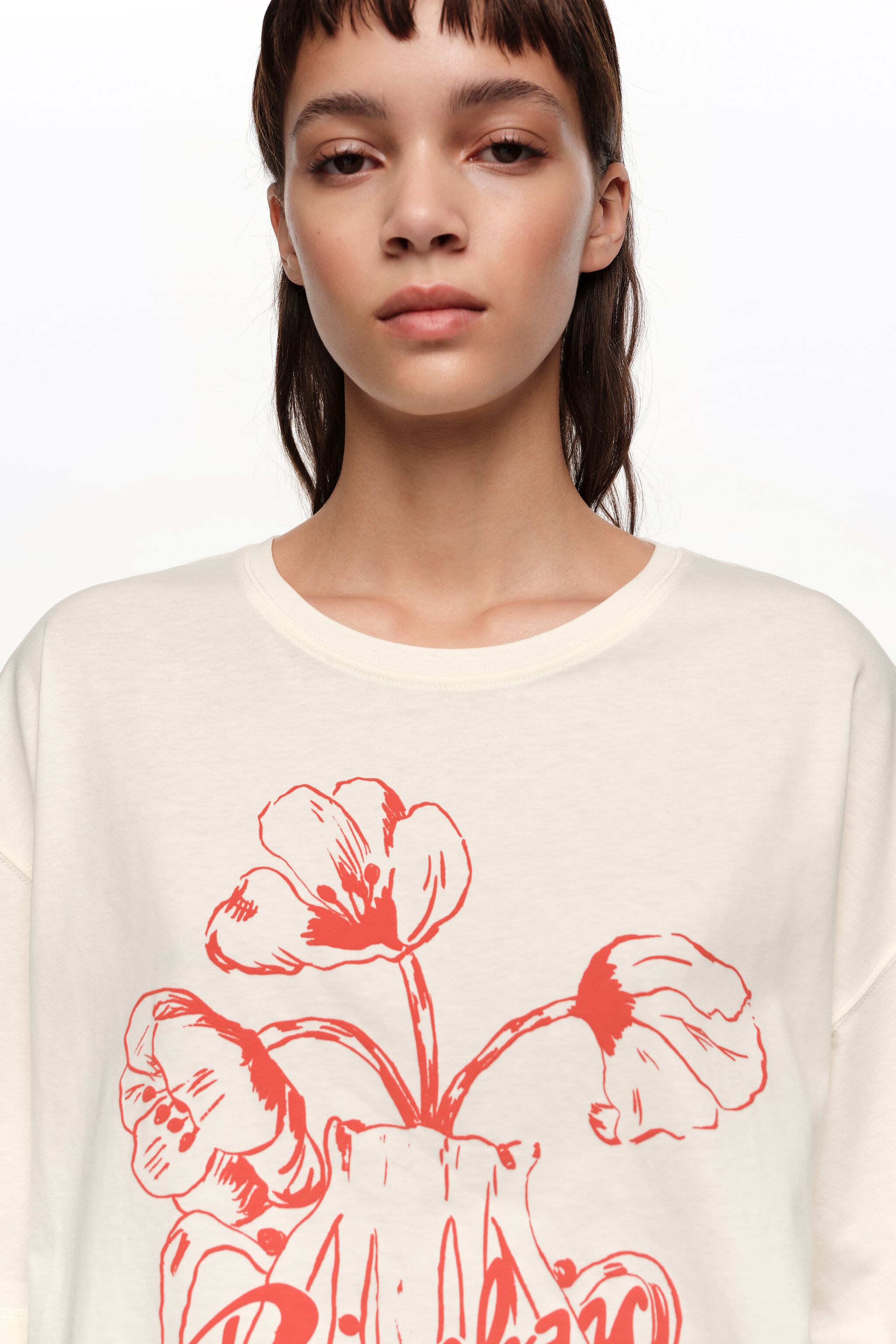 Weiße T-Shirt mit geprägtem Blumenlogo
