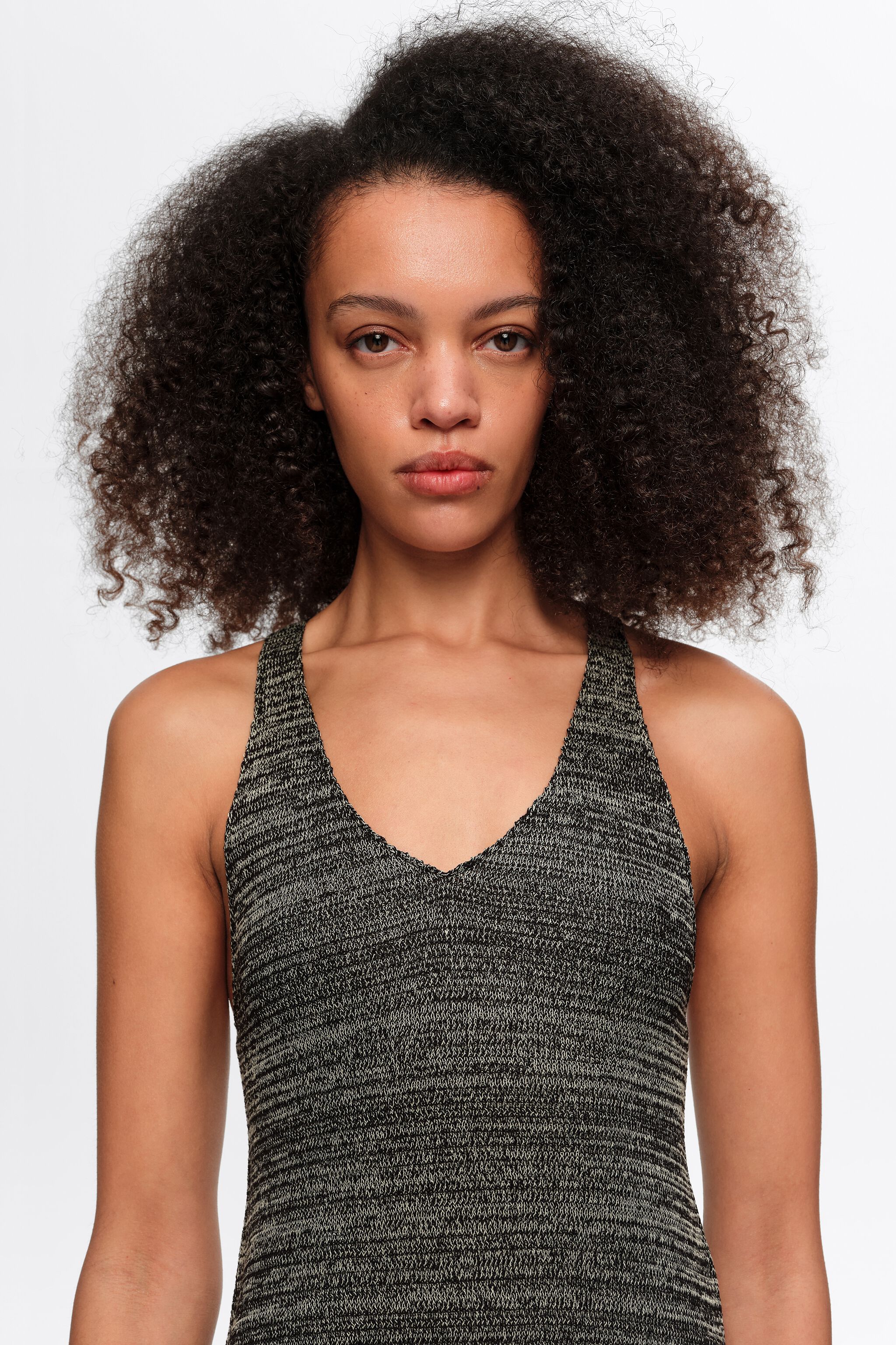 Weiße zwei-materialien Strickkleid