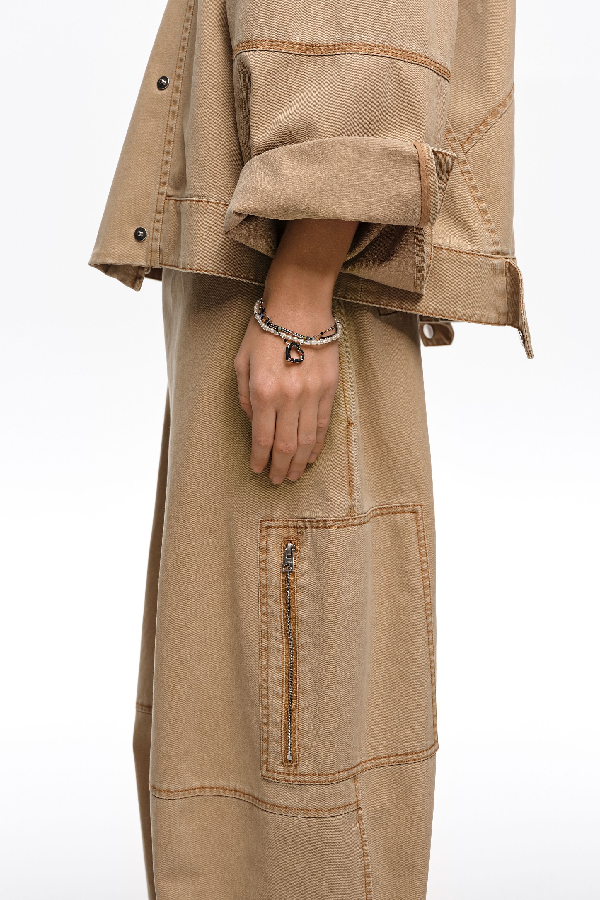 Dreifach-Kette aus Silberton und Perlen-Logo-Armband
