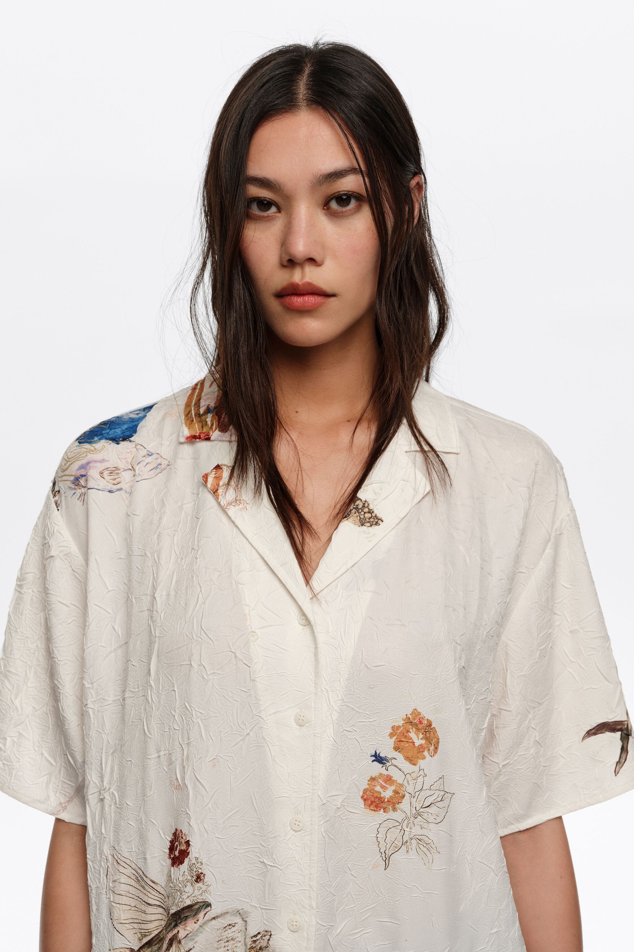 Off-weißes Shirtkleid aus gewelltem Stoff