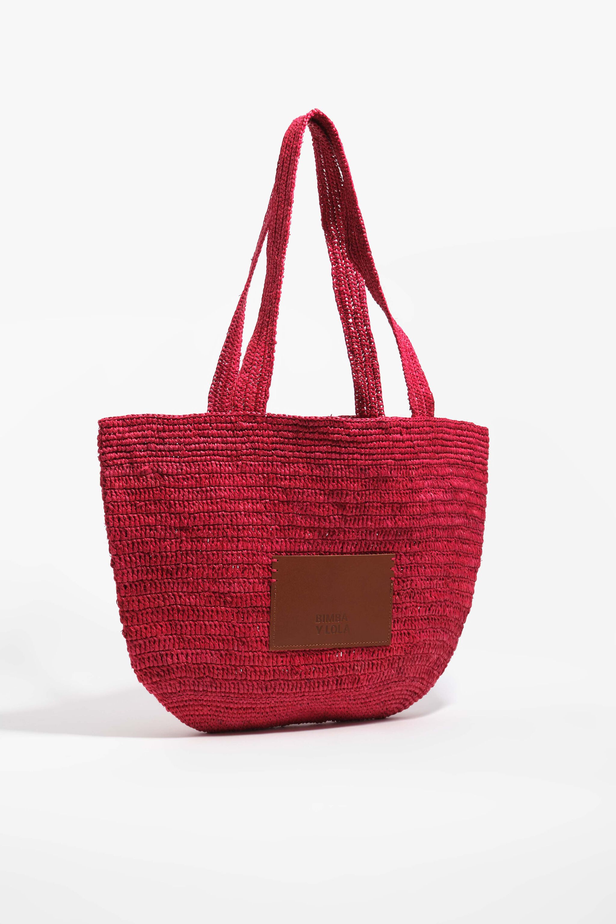 Große rote geflochtene Tasche